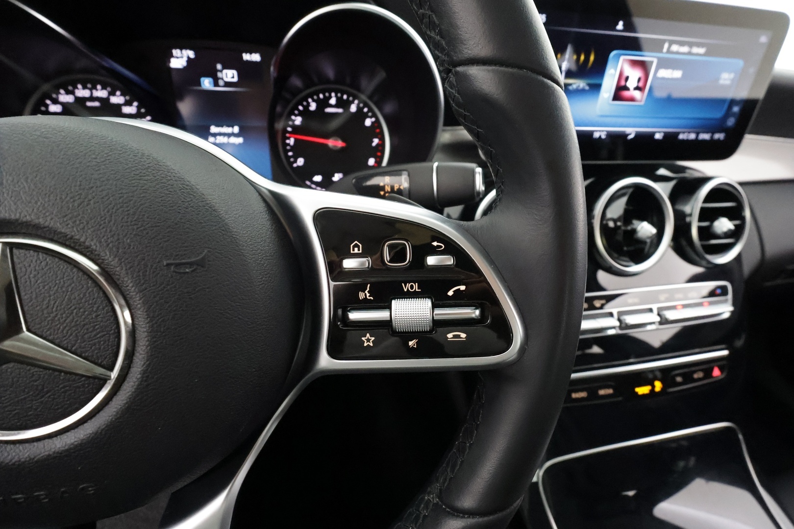 Mercedes-Benz C 2021 180 A Star Edition * Distronic Pro / Multibeam / P.kamera / Lohko+Sisä / Sporttinahat / Navi * - 1.Om Suomi-auto / Kahdet renkaat aluvanteilla