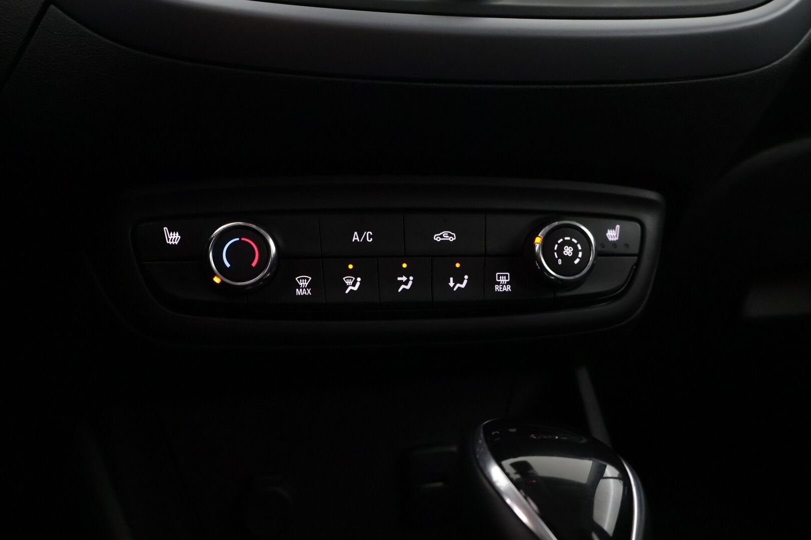 Opel Crossland X 2020 City Edition 130 Automatic *Lohko- ja sisätilanlämmitin / Vakkari / LED-valot / Ratinlämmitin / 2x Renkaat* - 1-omisteinen Suomi-auto / Hyvä huoltohistoria