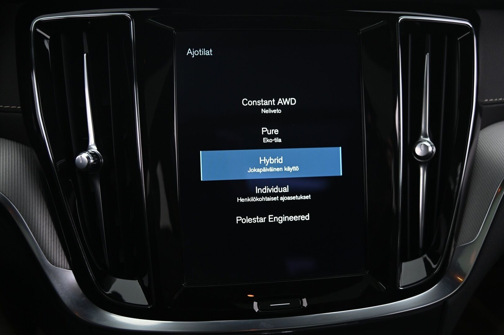 Volvo V60 2021 T8 TwE AWD Polestar Engineered aut *Webasto / H&K / ACC / Muistipenkki / Panorama* - Lämmitettävä Tuulilasi / S-Luukku / 2x Renkaat&alumiinivanteet