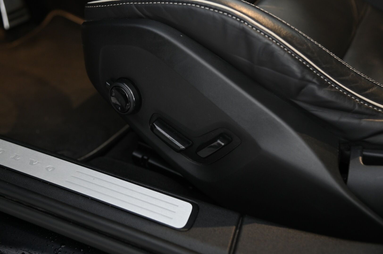 Volvo V60 2021 T8 TwE AWD Polestar Engineered aut *Webasto / H&K / ACC / Muistipenkki / Panorama* - Lämmitettävä Tuulilasi / S-Luukku / 2x Renkaat&alumiinivanteet