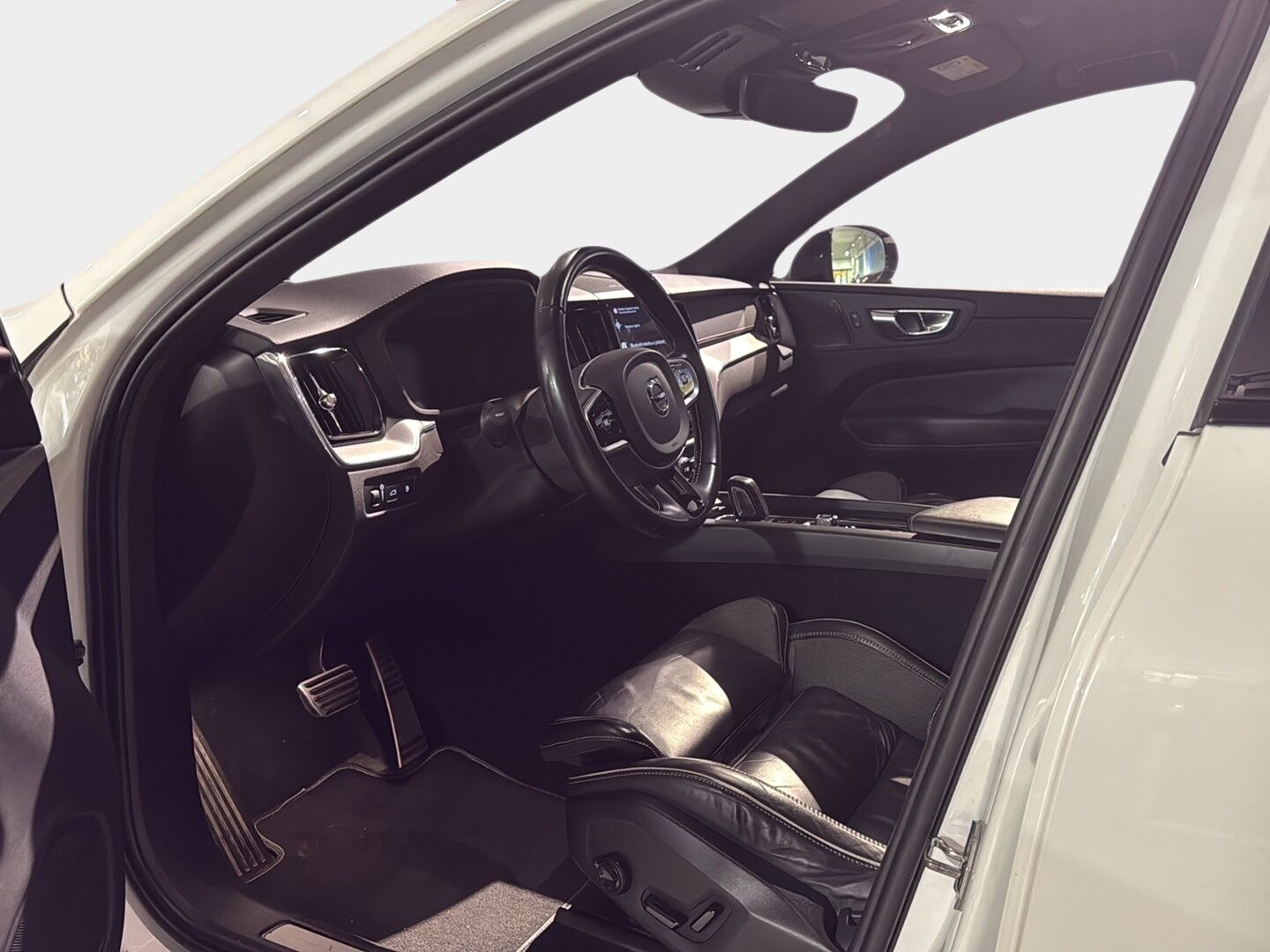 Volvo XC60 2021 T8 TwE AWD R-Design aut *ACC / Panorama / Harman Kardon / Lämmitettävä Tuulilasi / Merkkihuollettu* - *Suomi-auto / Kahdet renkaat Aluvantein / P.Kamera / Puskurin alle taittuva koukku / Jakopää Juuri tehty!*