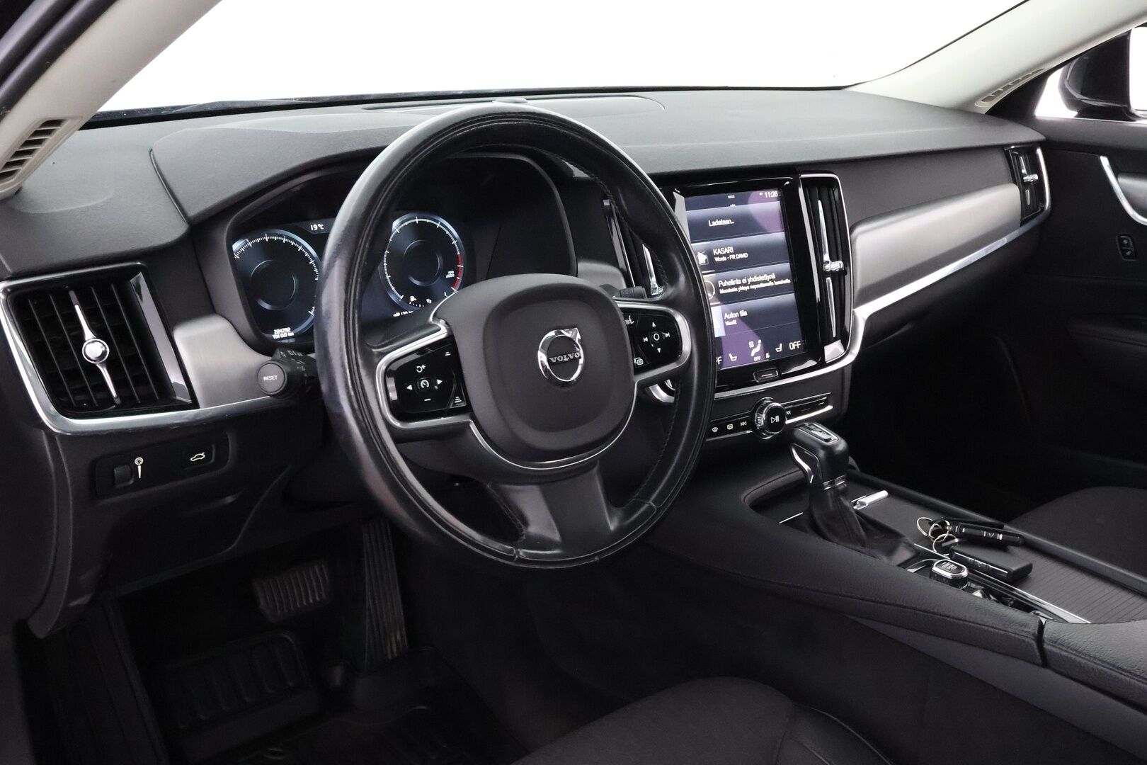 Volvo V90 2017 T5 Momentum Bi-Fuel aut * Webasto / Koukku / Adapt.Vakkari / Navi / Puolinahkasisusta / Juuri Saapunut! - Sähköluukku / Digimittaristo / Uudenveroiset talvirenkaat!