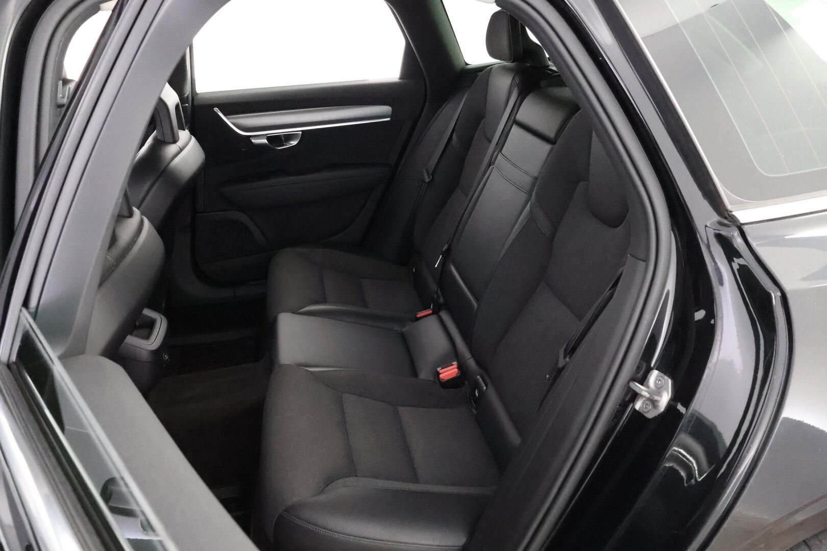 Volvo V90 2017 T5 Momentum Bi-Fuel aut * Webasto / Koukku / Adapt.Vakkari / Navi / Puolinahkasisusta / Juuri Saapunut! - Sähköluukku / Digimittaristo / Uudenveroiset talvirenkaat!