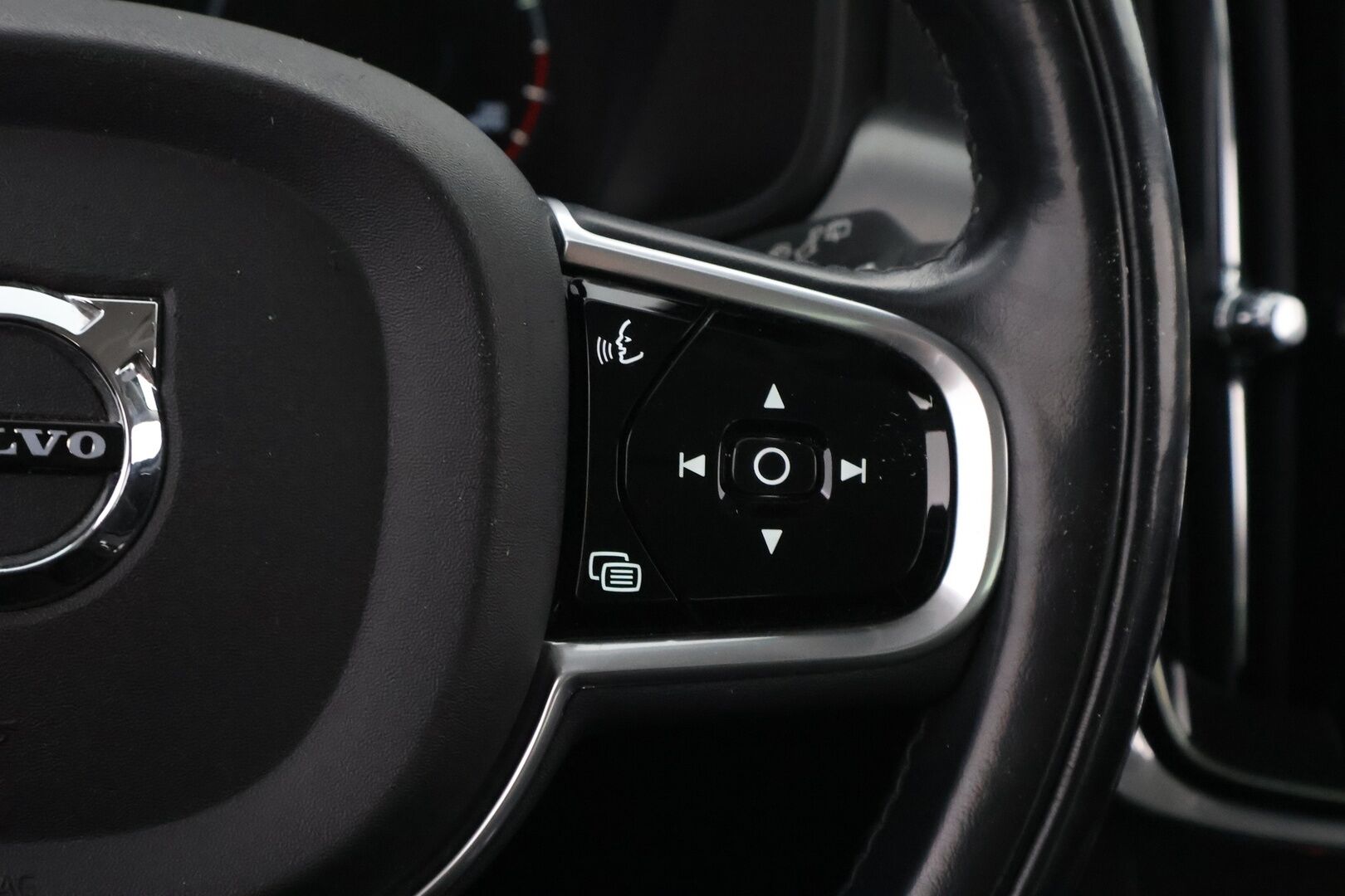 Volvo V90 2017 T5 Momentum Bi-Fuel aut * Webasto / Koukku / Adapt.Vakkari / Navi / Puolinahkasisusta / Juuri Saapunut! - Sähköluukku / Digimittaristo / Uudenveroiset talvirenkaat!