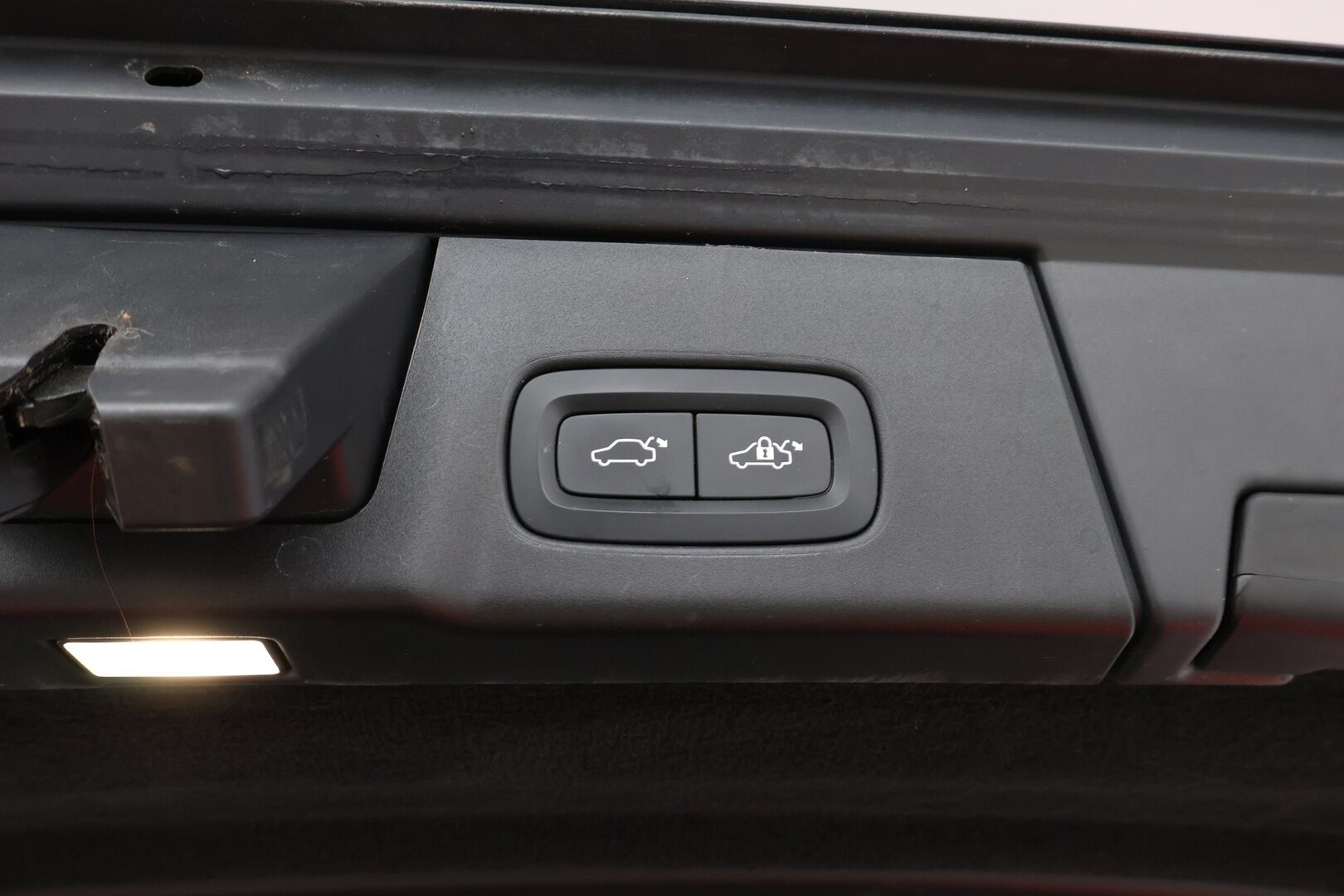 Volvo V90 2017 T5 Momentum Bi-Fuel aut * Webasto / Koukku / Adapt.Vakkari / Navi / Puolinahkasisusta / Juuri Saapunut! - Sähköluukku / Digimittaristo / Uudenveroiset talvirenkaat!
