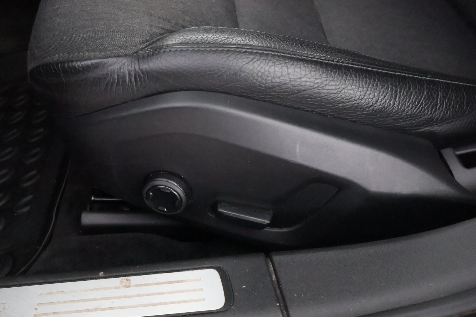 Volvo V90 2017 T5 Momentum Bi-Fuel aut * Webasto / Koukku / Adapt.Vakkari / Navi / Puolinahkasisusta / Juuri Saapunut! - Sähköluukku / Digimittaristo / Uudenveroiset talvirenkaat!
