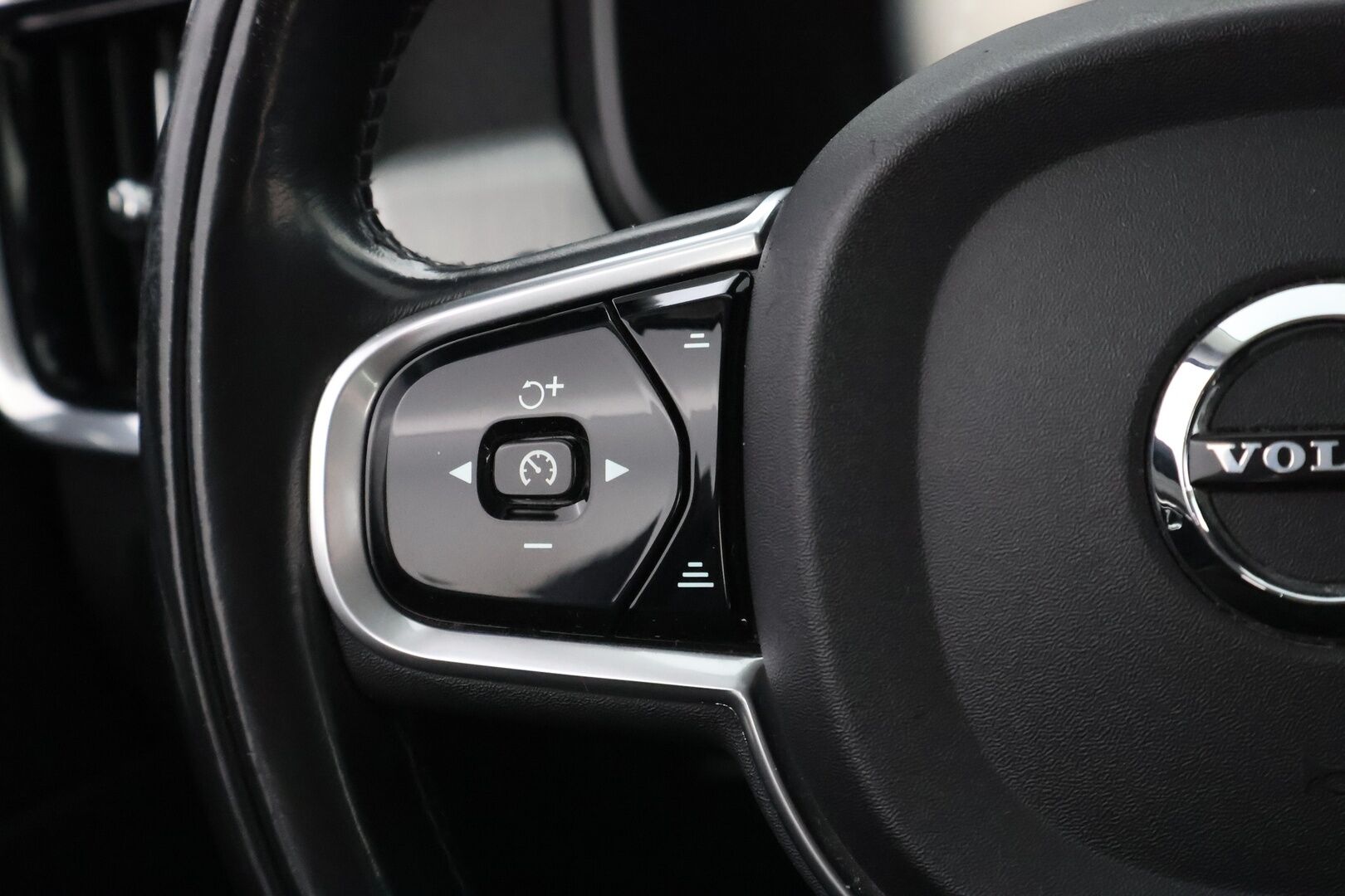 Volvo V90 2017 T5 Momentum Bi-Fuel aut * Webasto / Koukku / Adapt.Vakkari / Navi / Puolinahkasisusta / Juuri Saapunut! - Sähköluukku / Digimittaristo / Uudenveroiset talvirenkaat!