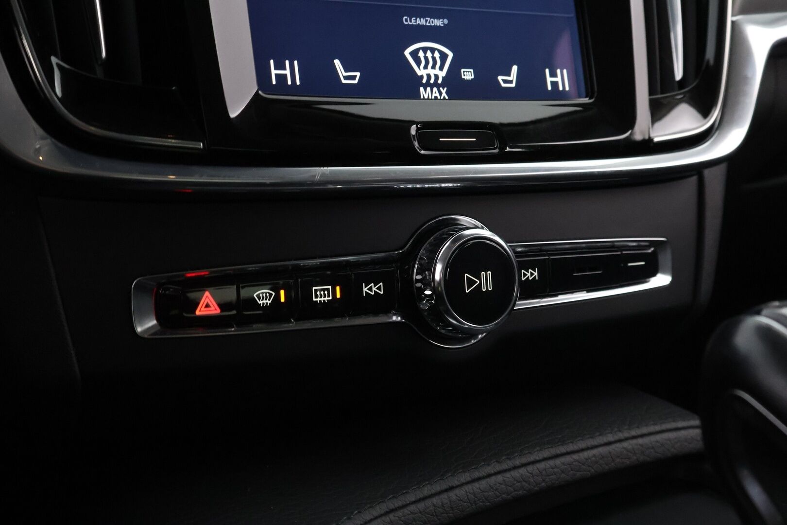 Volvo V90 2017 T5 Momentum Bi-Fuel aut * Webasto / Koukku / Adapt.Vakkari / Navi / Puolinahkasisusta / Juuri Saapunut! - Sähköluukku / Digimittaristo / Uudenveroiset talvirenkaat!