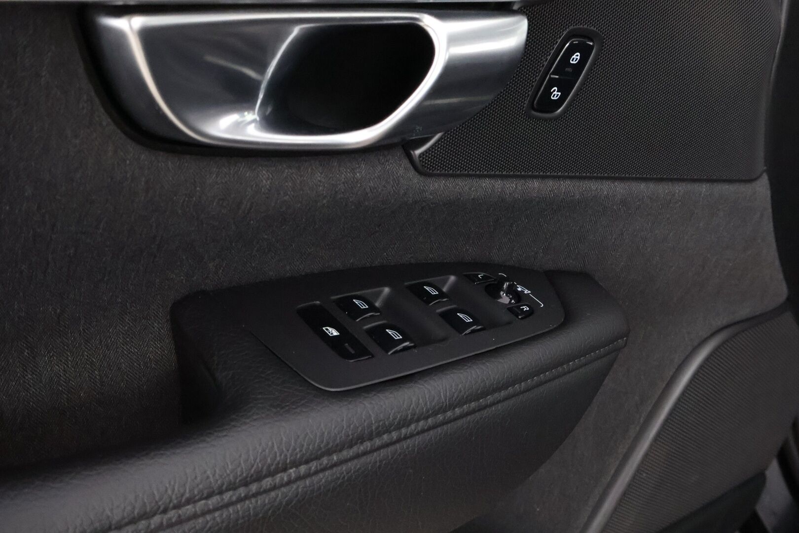 Volvo V90 2017 T5 Momentum Bi-Fuel aut * Webasto / Koukku / Adapt.Vakkari / Navi / Puolinahkasisusta / Juuri Saapunut! - Sähköluukku / Digimittaristo / Uudenveroiset talvirenkaat!