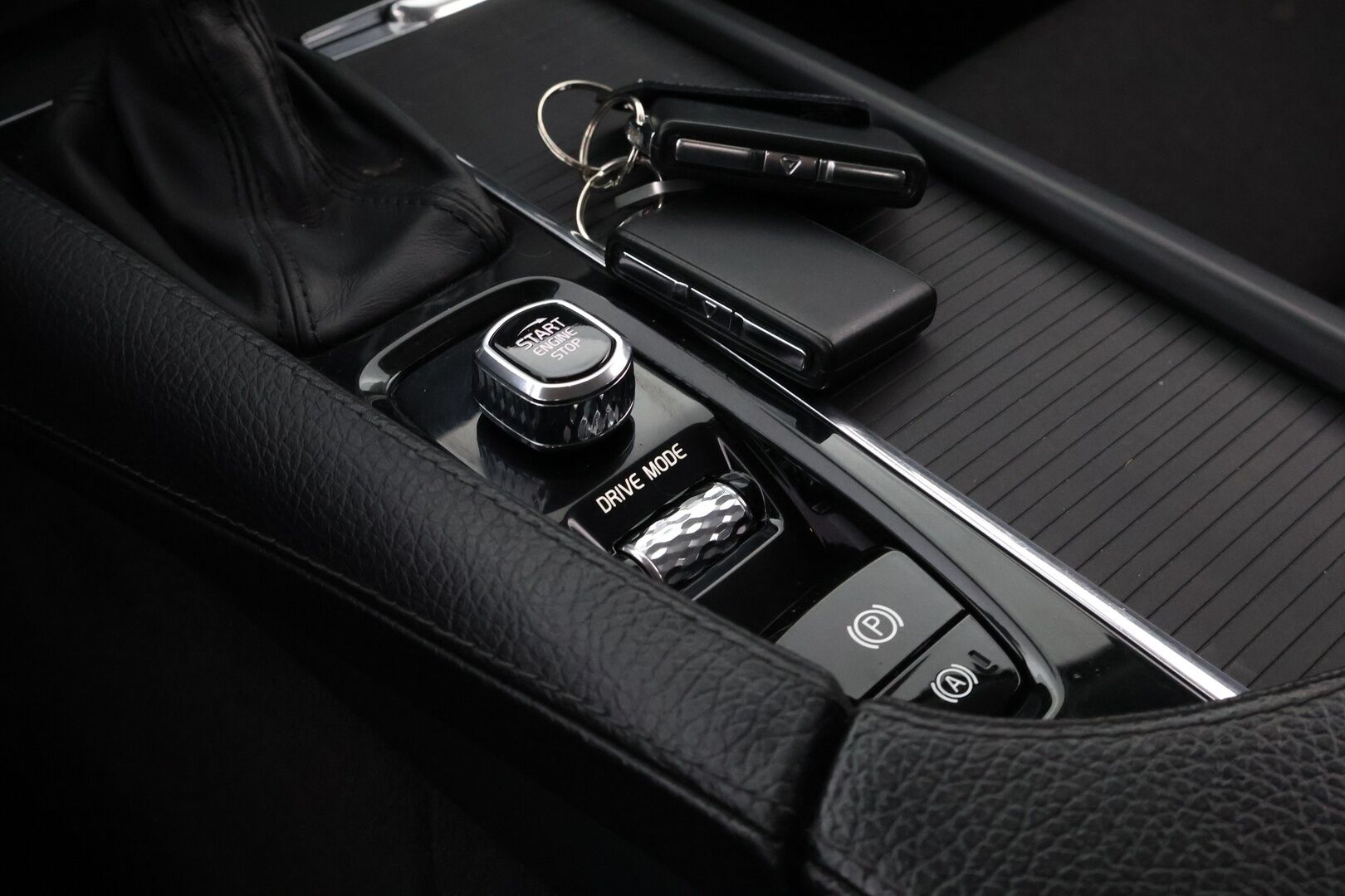 Volvo V90 2018 T5 Momentum Bi-Fuel aut * Webasto / Koukku / Adapt.Vakkari / Navi / Puolinahkasisusta / Juuri Saapunut! - Sähköluukku / Digimittaristo / Uudenveroiset talvirenkaat / Jakopää hiljattain tehty! - HULLUT JOULUT KORKOTARJOUS 2,49% 