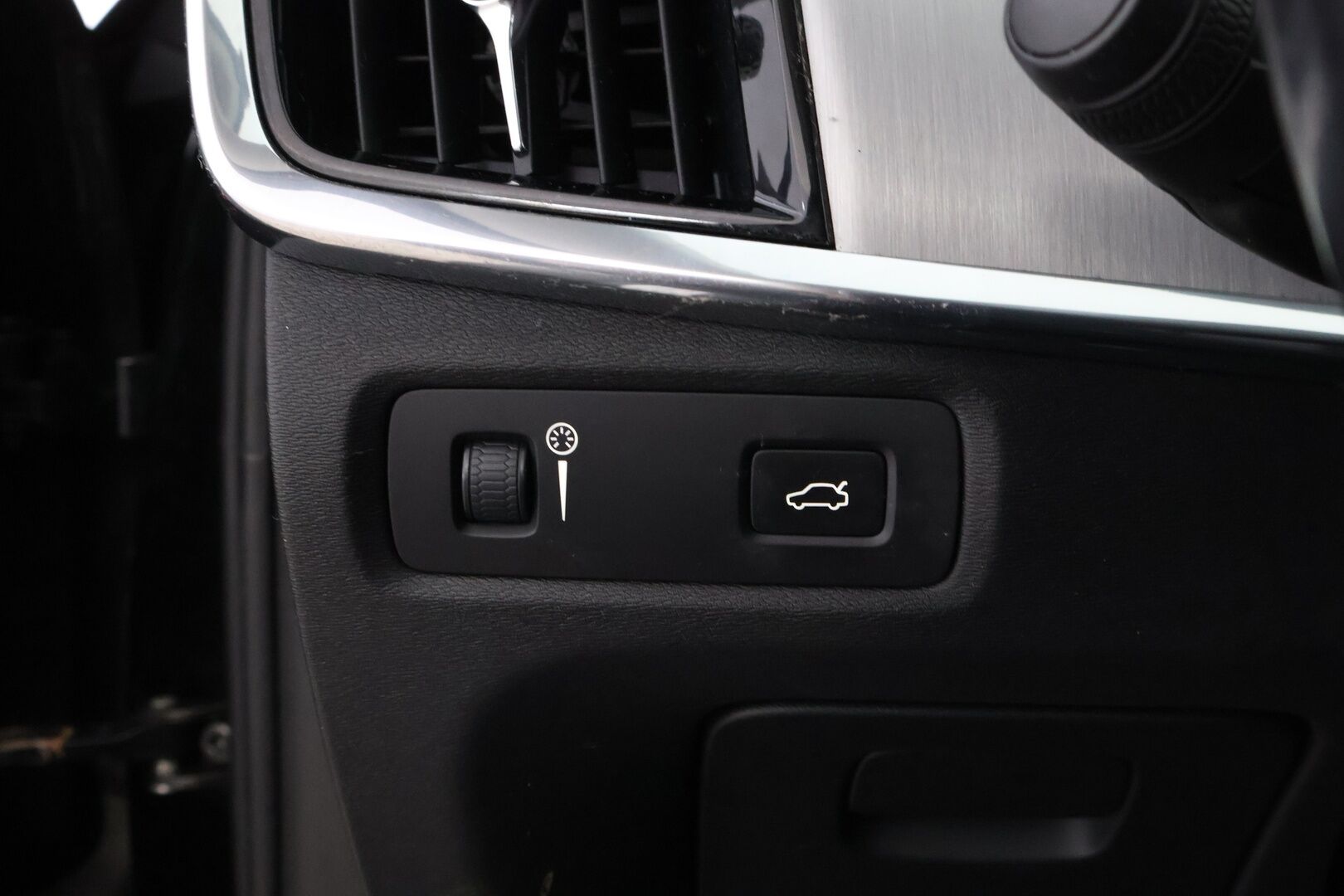 Volvo V90 2018 T5 Momentum Bi-Fuel aut * Webasto / Koukku / Adapt.Vakkari / Navi / Puolinahkasisusta / Juuri Saapunut! - Sähköluukku / Digimittaristo / Uudenveroiset talvirenkaat / Jakopää hiljattain tehty! - HULLUT JOULUT KORKOTARJOUS 2,49% 