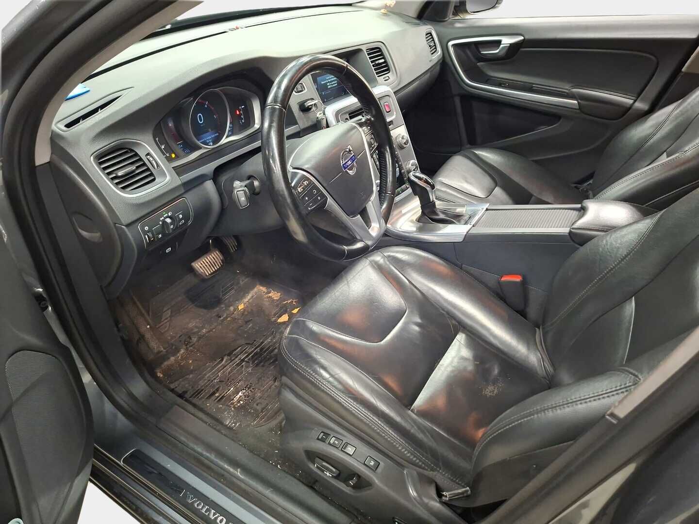 Volvo V60 2016 D3 Summum Business Aut - MYYDÄÄN HUUTOKAUPAT.COM - KORKO VAIN 3,99 %