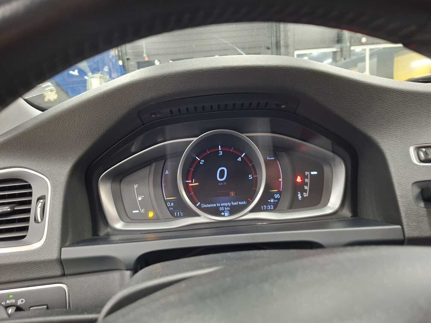 Volvo V60 2016 D3 Summum Business Aut - MYYDÄÄN HUUTOKAUPAT.COM - KORKO VAIN 3,99 %
