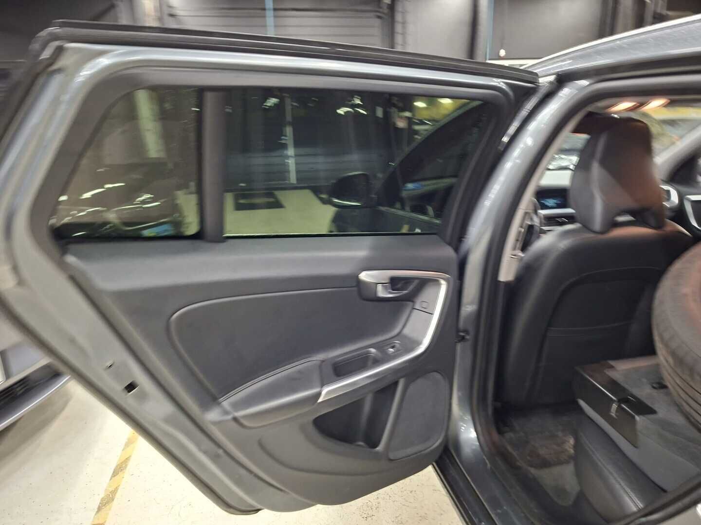 Volvo V60 2016 D3 Summum Business Aut - MYYDÄÄN HUUTOKAUPAT.COM - KORKO VAIN 3,99 %