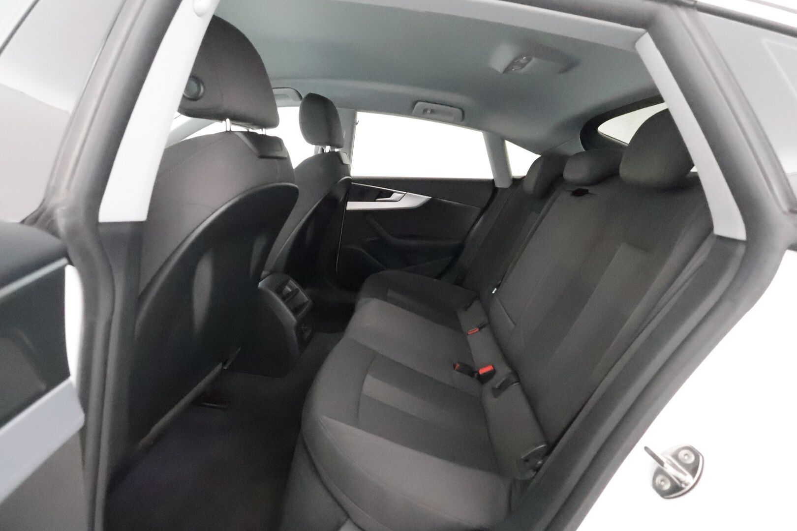Audi A5 2018 Sportback Business Sport 2,0 TFSI 140 kW S tronic - Vakkari / Sporttipenkit / Apple&Android / LED / P.tutkat