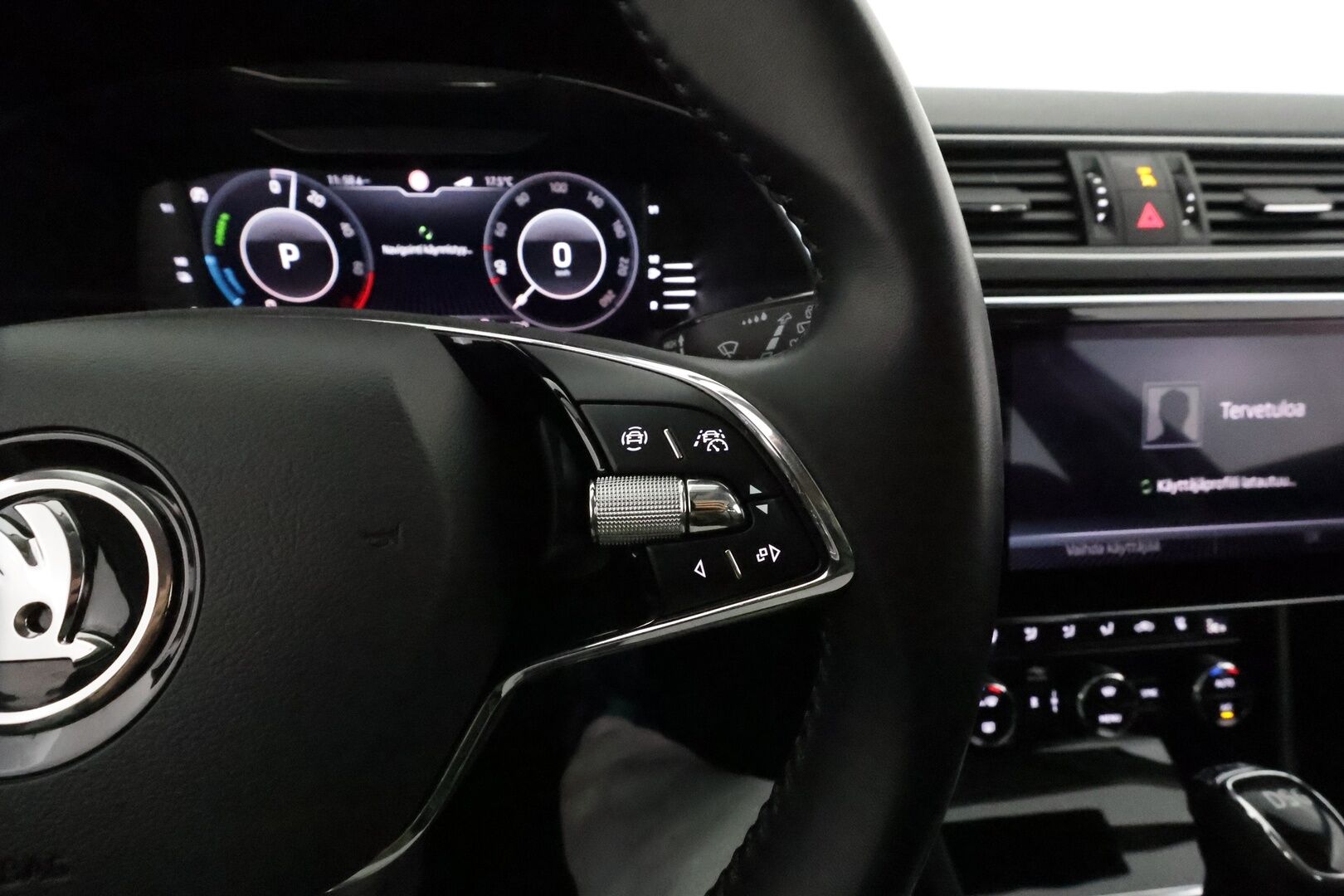 Skoda Superb 2021 Combi 1,4 TSI PHEV L&K iV DSG *Canton / Koukku / Panorama / ACC / Matrix-LED / 360° / Hierova&Ilmastoitu Muistipenkki* - Webasto / Suomi-auto / 2x Latauskaapelit / Kahdet Renkaat / Merkkihuollettu!