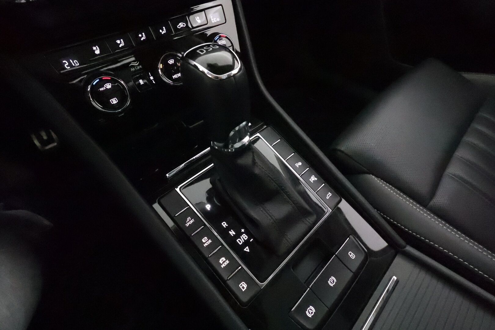 Skoda Superb 2021 Combi 1,4 TSI PHEV L&K iV DSG *Canton / Koukku / Panorama / ACC / Matrix-LED / 360° / Hierova&Ilmastoitu Muistipenkki* - Webasto / Suomi-auto / 2x Latauskaapelit / Kahdet Renkaat / Merkkihuollettu!