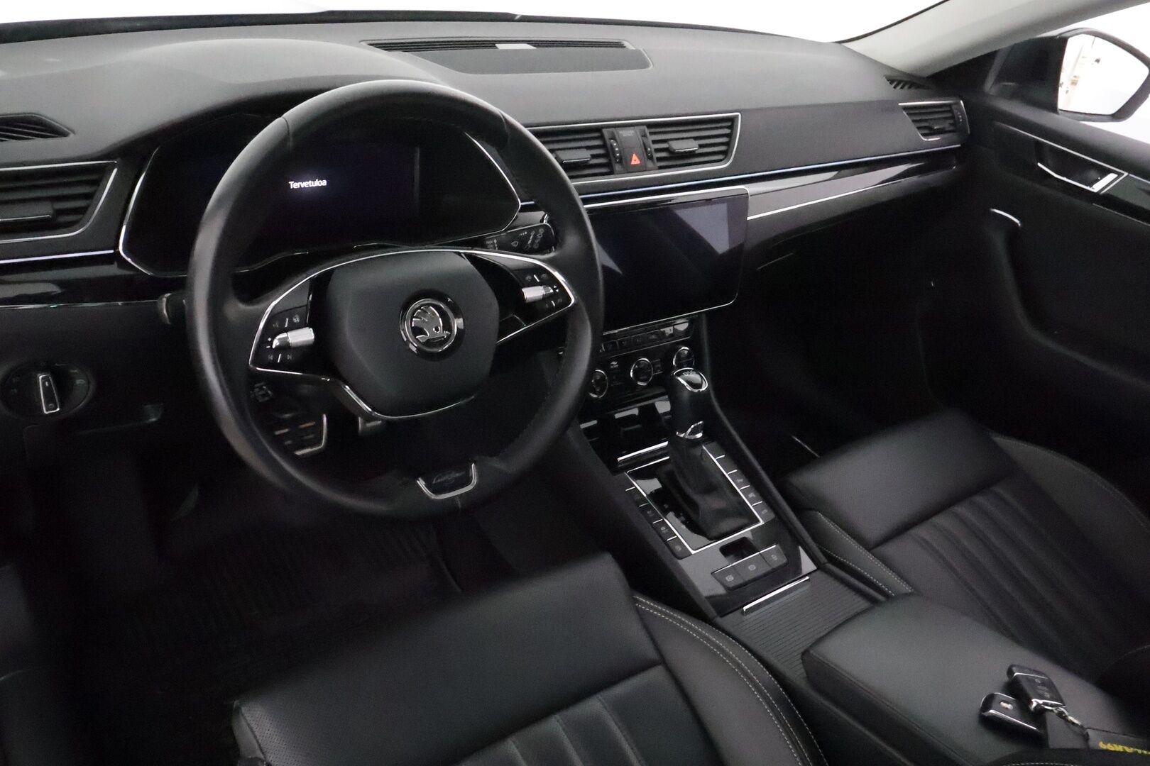 Skoda Superb 2021 Combi 1,4 TSI PHEV L&K iV DSG *Canton / Koukku / Panorama / ACC / Matrix-LED / 360° / Hierova&Ilmastoitu Muistipenkki* - Webasto / Suomi-auto / 2x Latauskaapelit / Kahdet Renkaat / Merkkihuollettu!
