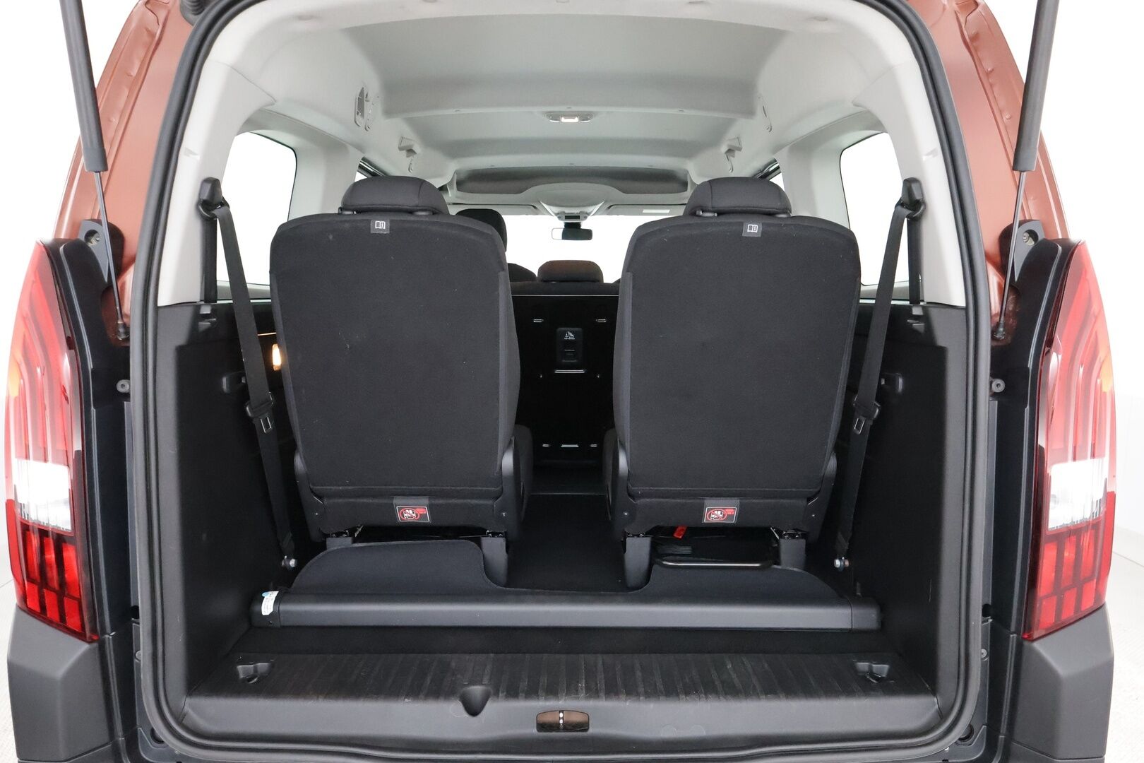 Peugeot Rifter 2021 Allure BlueHDi 130 Aut. L2ALV *7-Paikkainen / 1-om. Suomi-auto / Vakkari / Lohko+puhallin /Peruutustutka / Ilmastointi* - 3,99 % KORKOTARJOUS TÄHÄN AUTOON - 31.5. ASTI! - *Katsastusta 3/27 / 2x renkaat / Super siisti*