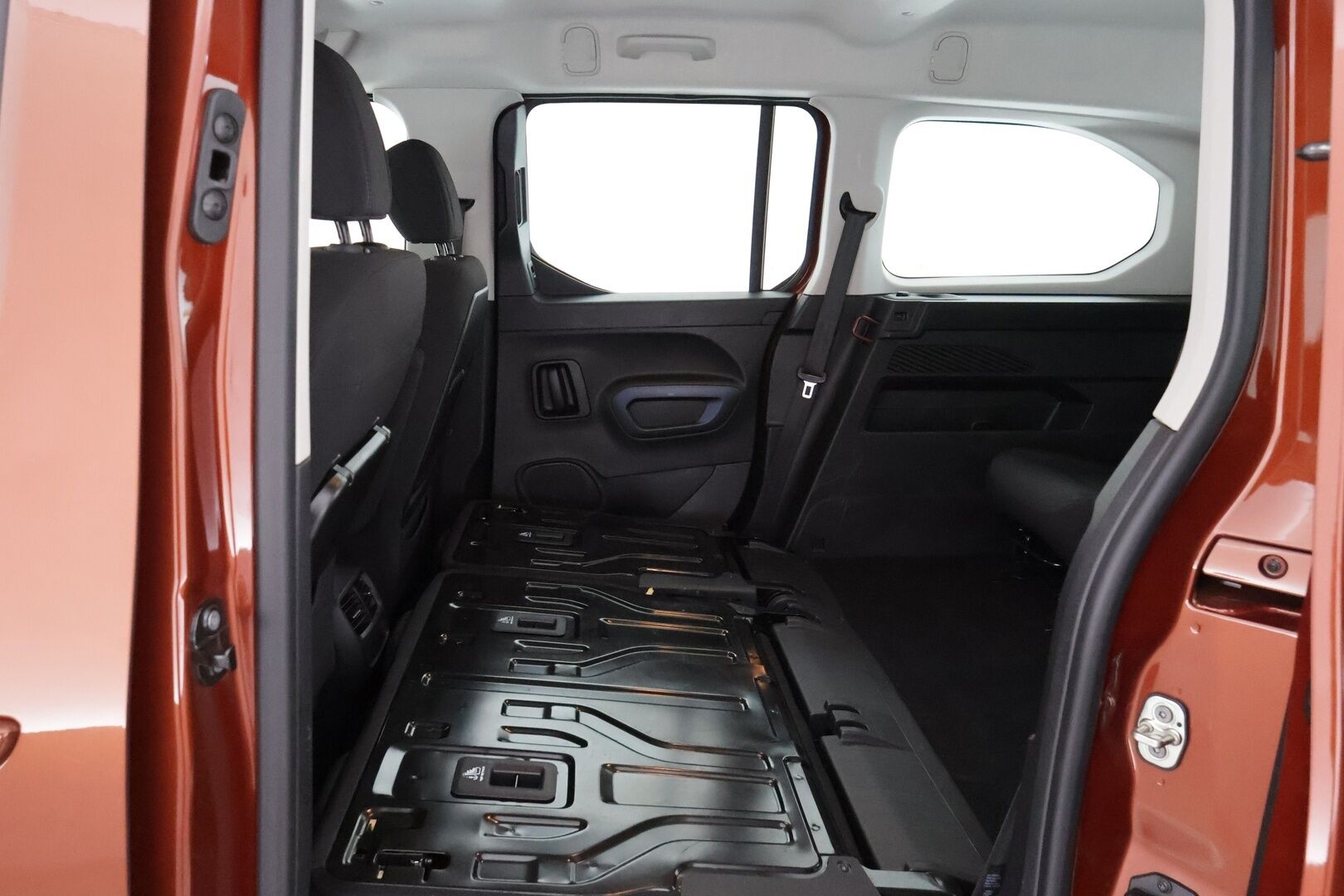 Peugeot Rifter 2021 Allure BlueHDi 130 Aut. L2ALV *7-Paikkainen / 1-om. Suomi-auto / Vakkari / Lohko+puhallin /Peruutustutka / Ilmastointi* - 3,99 % KORKOTARJOUS TÄHÄN AUTOON - 31.5. ASTI! - *Katsastusta 3/27 / 2x renkaat / Super siisti*