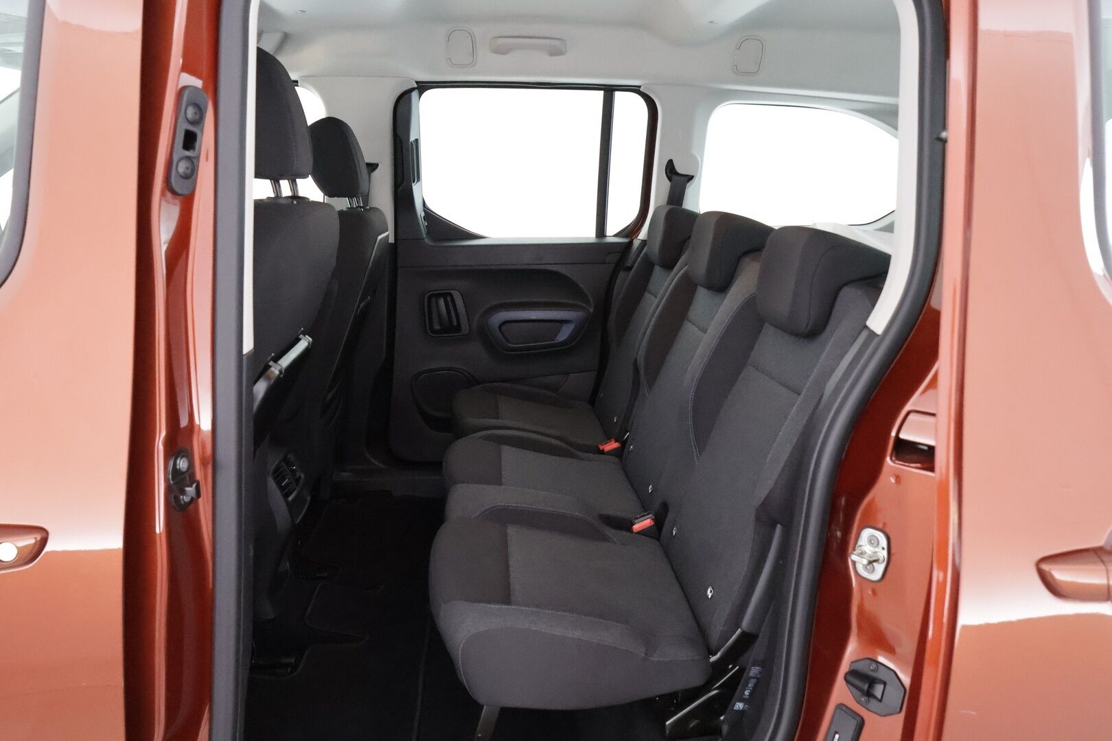 Peugeot Rifter 2021 Allure BlueHDi 130 Aut. L2ALV *7-Paikkainen / 1-om. Suomi-auto / Vakkari / Lohko+puhallin /Peruutustutka / Ilmastointi* - 3,99 % KORKOTARJOUS TÄHÄN AUTOON - 31.5. ASTI! - *Katsastusta 3/27 / 2x renkaat / Super siisti*