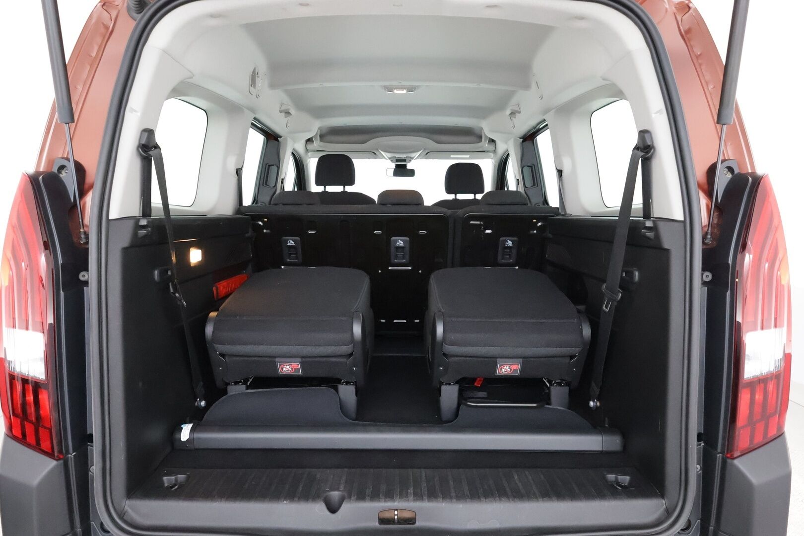 Peugeot Rifter 2021 Allure BlueHDi 130 Aut. L2ALV *7-Paikkainen / 1-om. Suomi-auto / Vakkari / Lohko+puhallin /Peruutustutka / Ilmastointi* - 3,99 % KORKOTARJOUS TÄHÄN AUTOON - 31.5. ASTI! - *Katsastusta 3/27 / 2x renkaat / Super siisti*