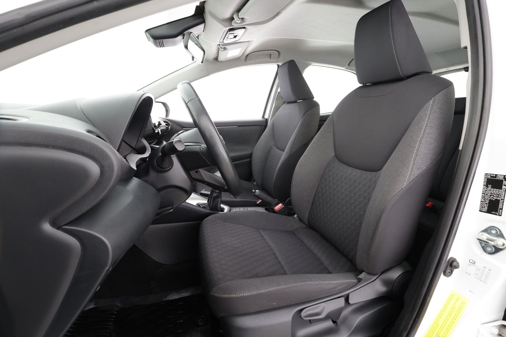 Toyota Yaris 2021 1,0 VVT-i Life * 1.Om Suomi-auto / Adapt vakkari / Bluetooth / Kaistavahti / 2xRenkaat * - Talveksi tuoreet Nokian nastat / Taloudellinen käyttöauto / ALV