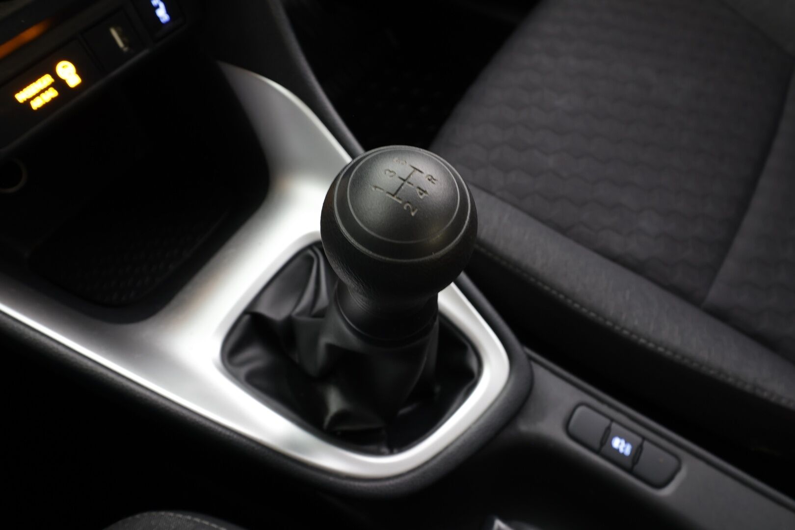 Toyota Yaris 2021 1,0 VVT-i Life * ALV / 1.Om Suomi-auto / Adapt vakkari / Bluetooth / Kaistavahti / 2xRenkaat * - Talveksi tuoreet Nokian nastat / Taloudellinen käyttöauto / ALV