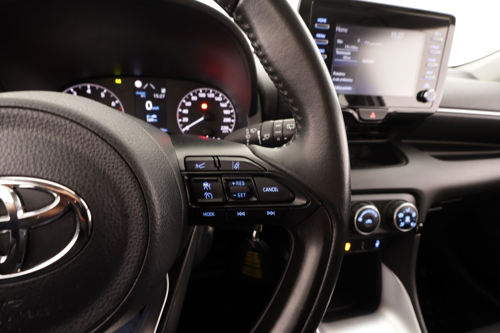 Toyota Yaris 2021 1,0 VVT-i Life * 1.Om Suomi-auto / ACC / Bluetooth / Kaistavahti / 2xRenkaat * - HULLUT JOULUT KORKOTARJOUS 2,49% 