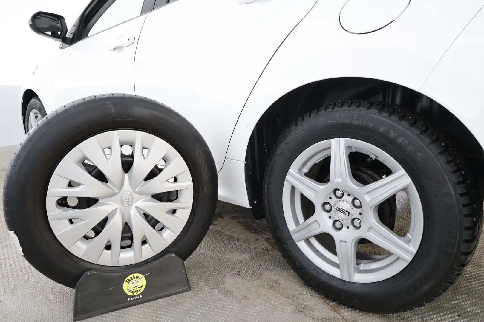 Toyota Yaris 2021 1,0 VVT-i Life * 1.Om Suomi-auto / ACC / Bluetooth / Kaistavahti / 2xRenkaat * - HULLUT JOULUT KORKOTARJOUS 2,49% 