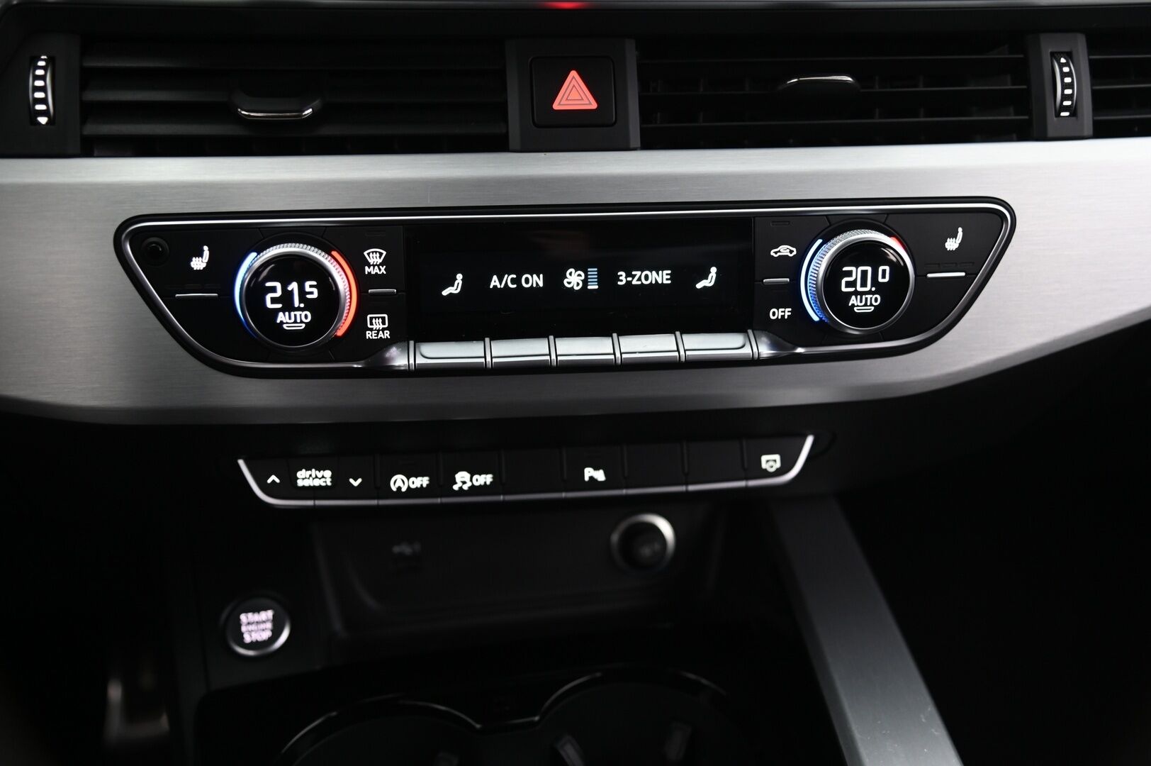 Audi A4 2021 Sedan Business 35 TFSI 110kW MHEV S tronic / Webasto / Adapt.Vakkari / Digimittaristo / Koukku / KeyLessGo / S-Line-sisätilapaketti / - *Siisti / Hyvät huollot*