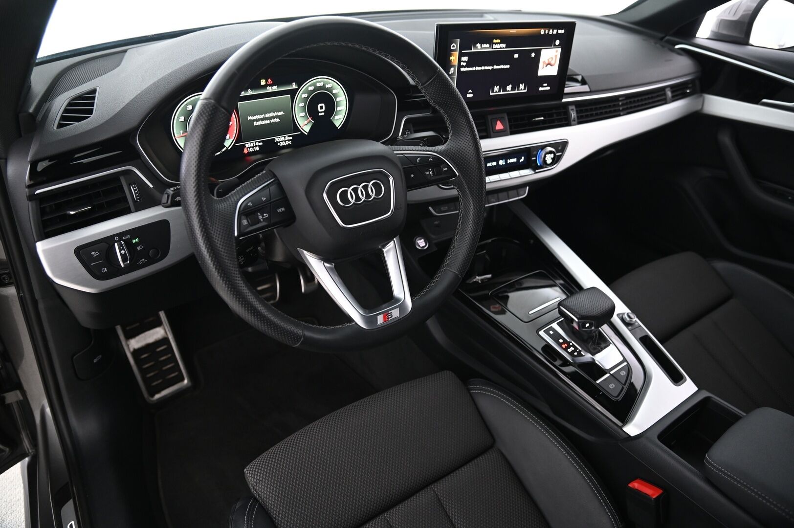 Audi A4 2021 Sedan Business 35 TFSI 110kW MHEV S tronic / Webasto / Adapt.Vakkari / Digimittaristo / Koukku / KeyLessGo / S-Line-sisätilapaketti / - *Siisti / Hyvät huollot*