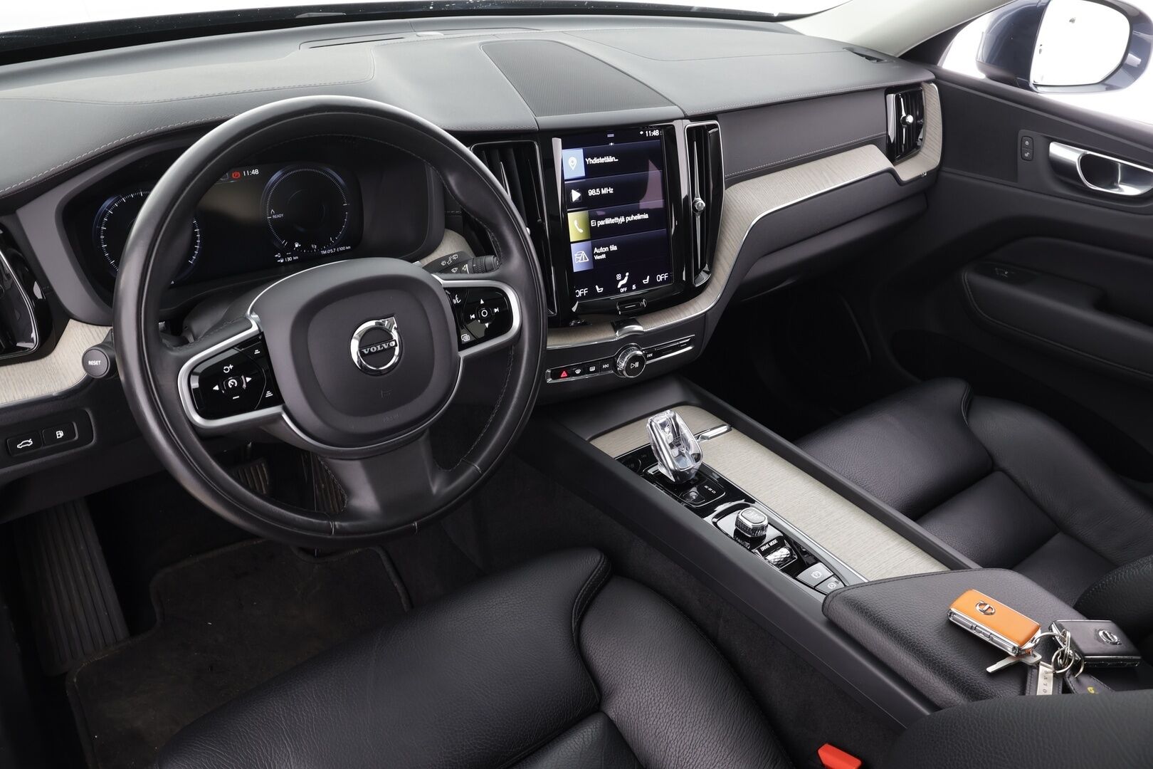 Volvo XC60 2021 T6 TwE AWD Business Inscription aut. * ACC / P.kamera / Panorama / LED / Navi / Koukku / Webasto / Muistipenkki * - BLIS / KeylessGo / Nahat / 1.Om Suomi-auto / Kahdet renkaat aluvanteilla / Merkkihuollettu - HULLU BLACKWEEK KORKOTARJOUS 2,49%