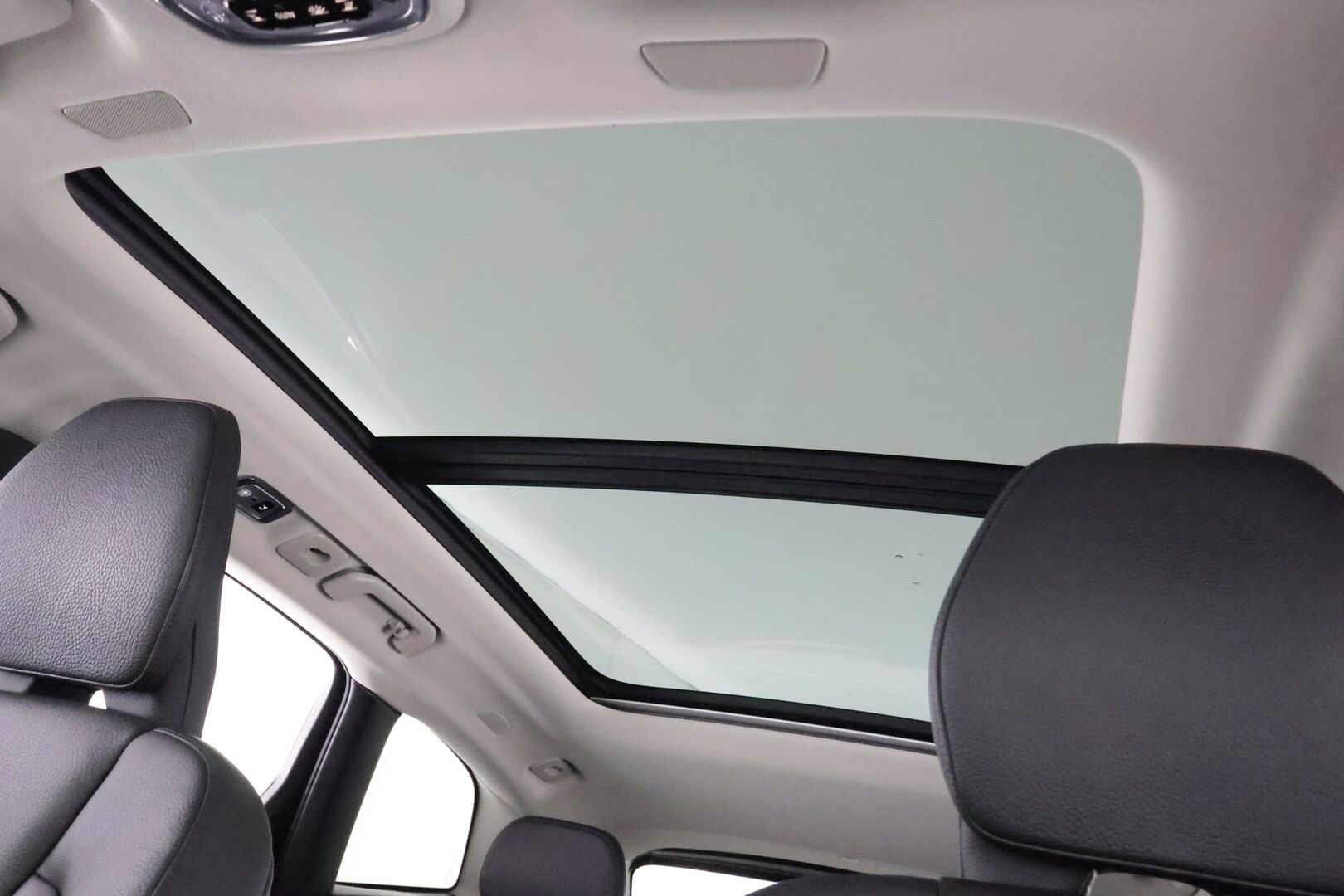 Volvo XC60 2021 T6 TwE AWD Business Inscription aut. * ACC / P.kamera / Panorama / LED / Navi / Koukku / Webasto / Muistipenkki * - BLIS / KeylessGo / Nahat / 1.Om Suomi-auto / Kahdet renkaat aluvanteilla / Merkkihuollettu - HULLU BLACKWEEK KORKOTARJOUS 2,49%