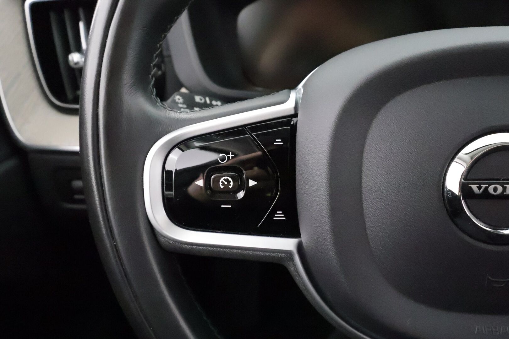 Volvo XC60 2021 T6 TwE AWD Business Inscription aut. * ACC / P.kamera / Panorama / LED / Navi / Koukku / Webasto / Muistipenkki * - BLIS / KeylessGo / Nahat / 1.Om Suomi-auto / Kahdet renkaat aluvanteilla / Merkkihuollettu - HULLU BLACKWEEK KORKOTARJOUS 2,49%