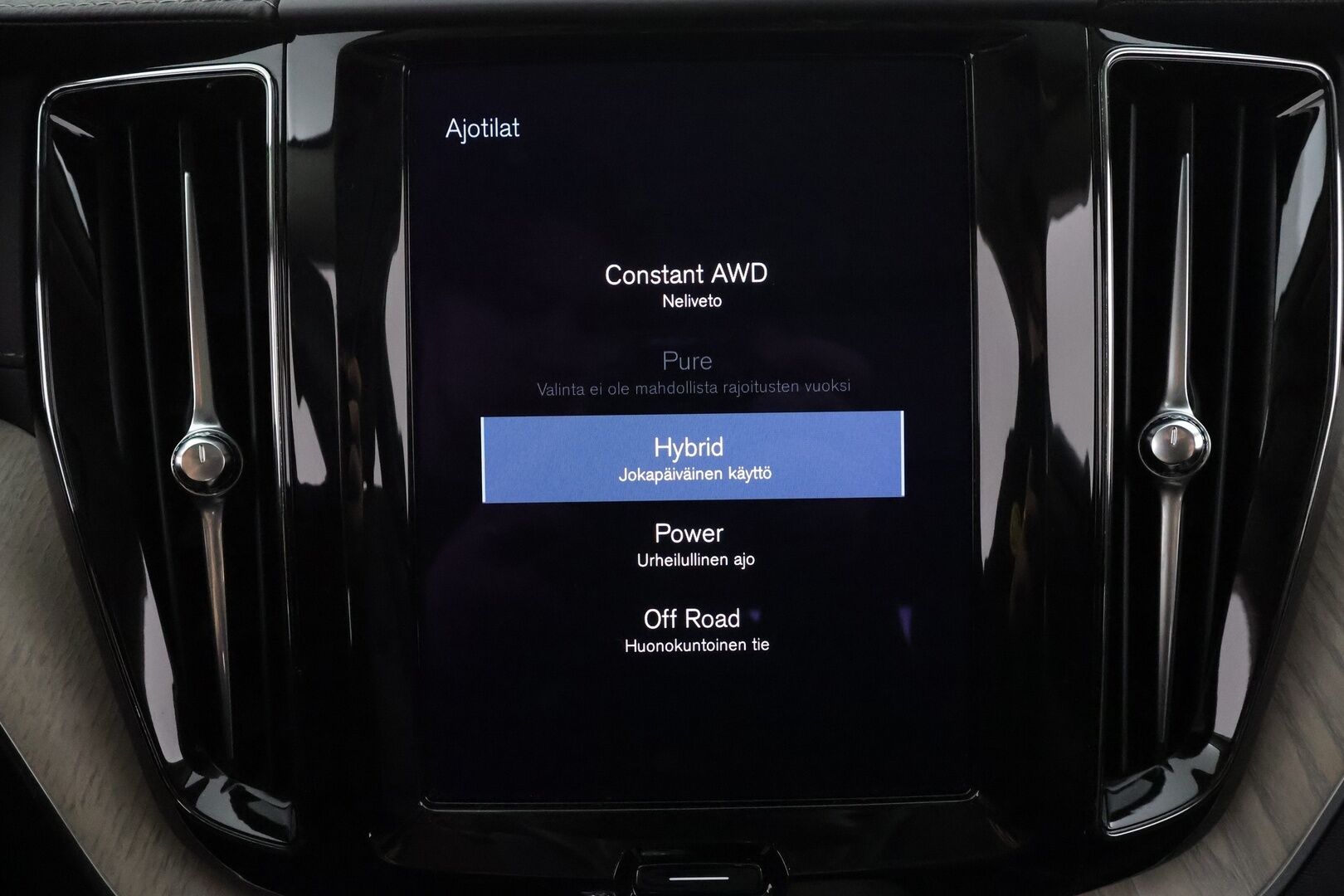 Volvo XC60 2021 T6 TwE AWD Business Inscription aut. * ACC / P.kamera / Panorama / LED / Navi / Koukku / Webasto / Muistipenkki * - BLIS / KeylessGo / Nahat / 1.Om Suomi-auto / Kahdet renkaat aluvanteilla / Merkkihuollettu - HULLU BLACKWEEK KORKOTARJOUS 2,49%