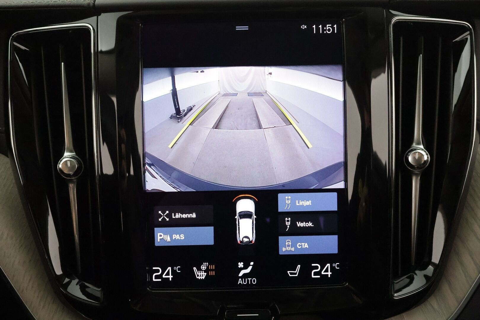 Volvo XC60 2021 T6 TwE AWD Business Inscription aut. * ACC / P.kamera / Panorama / LED / Navi / Koukku / Webasto / Muistipenkki * - BLIS / KeylessGo / Nahat / 1.Om Suomi-auto / Kahdet renkaat aluvanteilla / Merkkihuollettu - HULLU BLACKWEEK KORKOTARJOUS 2,49%