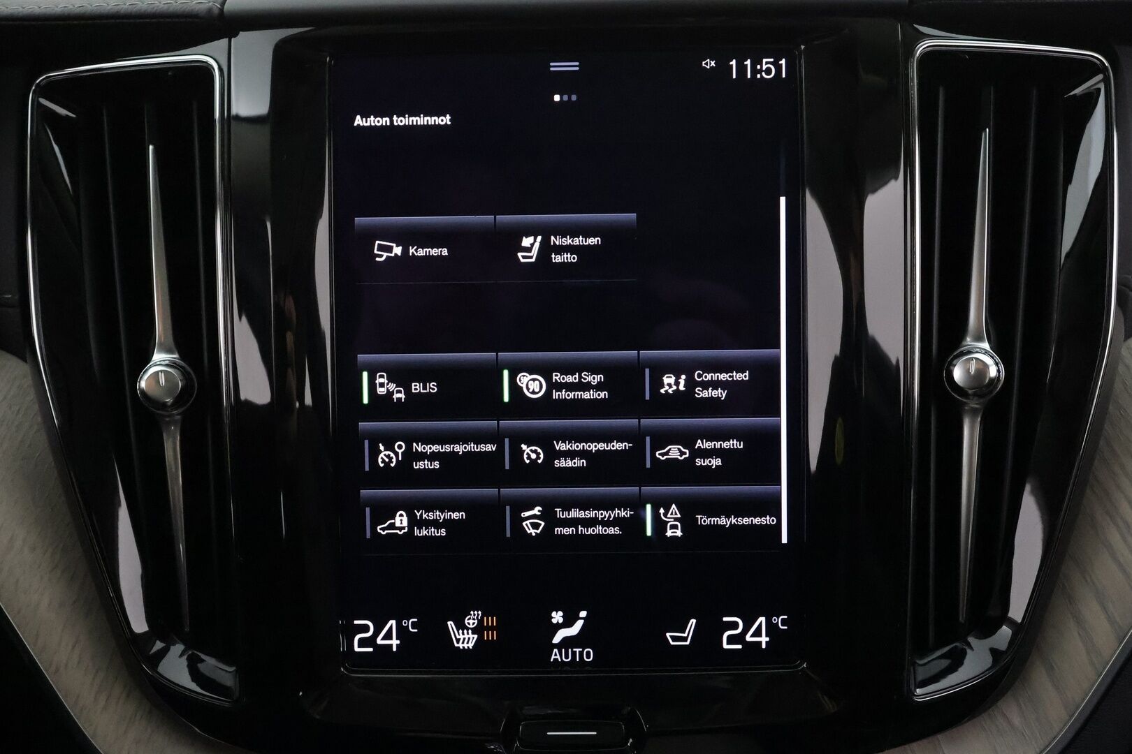 Volvo XC60 2021 T6 TwE AWD Business Inscription aut. * ACC / P.kamera / Panorama / LED / Navi / Koukku / Webasto / Muistipenkki * - BLIS / KeylessGo / Nahat / 1.Om Suomi-auto / Kahdet renkaat aluvanteilla / Merkkihuollettu - HULLU BLACKWEEK KORKOTARJOUS 2,49%