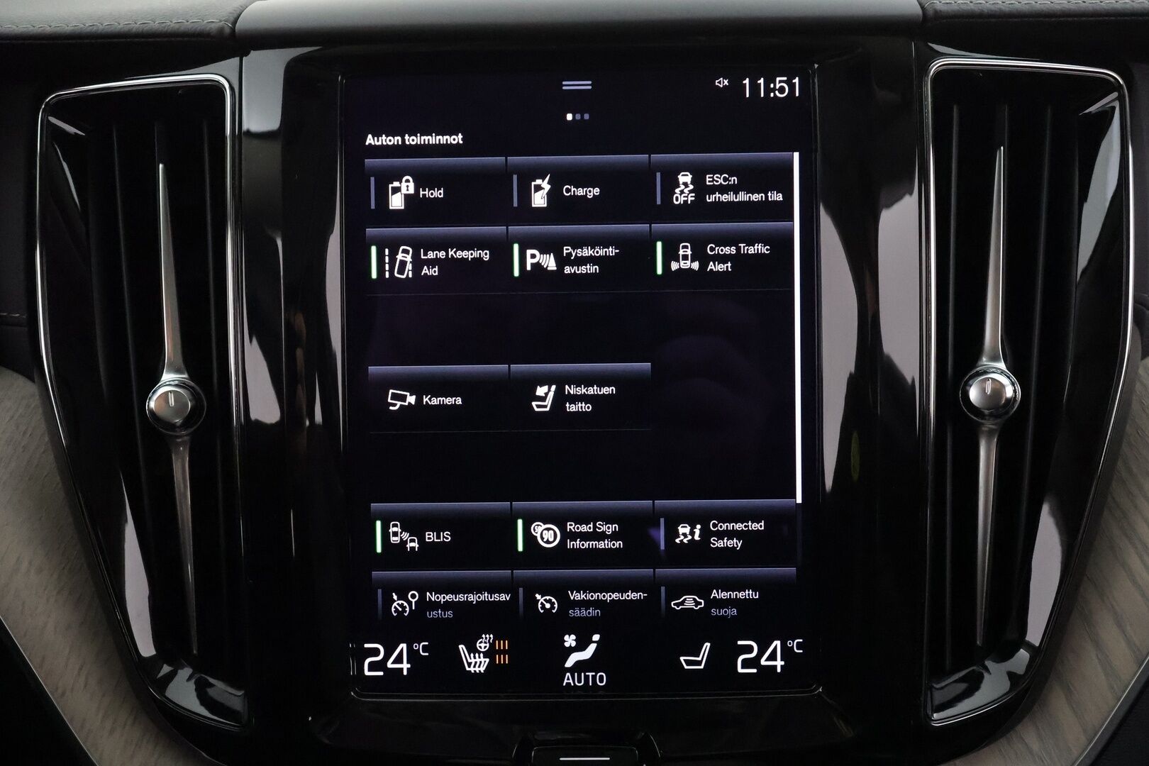 Volvo XC60 2021 T6 TwE AWD Business Inscription aut. * ACC / P.kamera / Panorama / LED / Navi / Koukku / Webasto / Muistipenkki * - BLIS / KeylessGo / Nahat / 1.Om Suomi-auto / Kahdet renkaat aluvanteilla / Merkkihuollettu - HULLU BLACKWEEK KORKOTARJOUS 2,49%