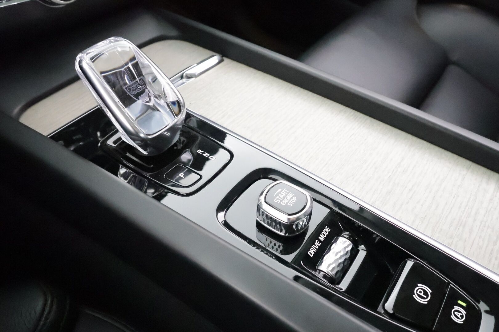 Volvo XC60 2021 T6 TwE AWD Business Inscription aut. * ACC / P.kamera / Panorama / LED / Navi / Koukku / Webasto / Muistipenkki * - BLIS / KeylessGo / Nahat / 1.Om Suomi-auto / Kahdet renkaat aluvanteilla / Merkkihuollettu - HULLU BLACKWEEK KORKOTARJOUS 2,49%