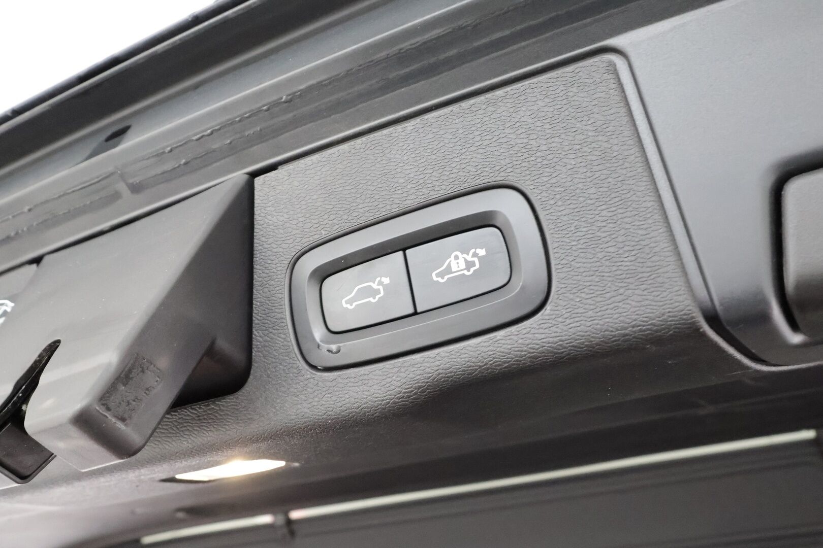 Volvo XC60 2021 T6 TwE AWD Business Inscription aut. * ACC / P.kamera / Panorama / LED / Navi / Koukku / Webasto / Muistipenkki * - BLIS / KeylessGo / Nahat / 1.Om Suomi-auto / Kahdet renkaat aluvanteilla / Merkkihuollettu - HULLU BLACKWEEK KORKOTARJOUS 2,49%