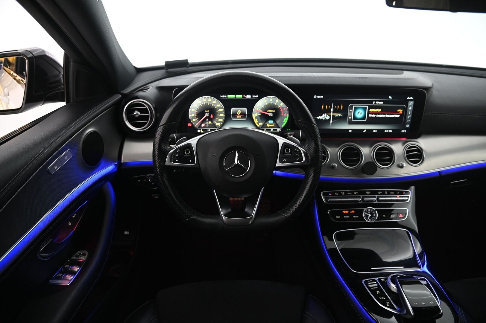 Mercedes-Benz E 2018 350 e A Premium Business AMG - Widescreen | P.kamera | Ambient | Navi | 2x renkaat&alumiinivanteet | Juuri Katsastettu!