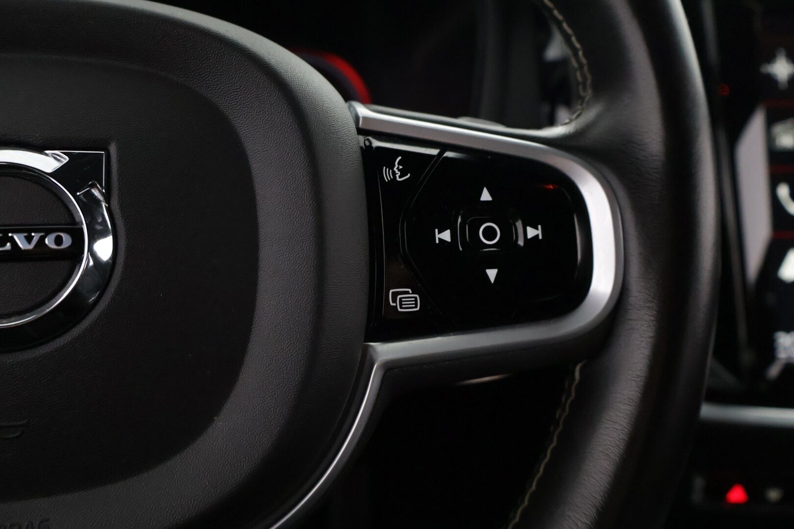 Volvo V60 2020 T6 Twin Engine AWD Geartronic, 341hp, 2020 - | R-Design | Webasto | Koukku | ACC | Nahat | Muistipenkki | Keyless | Digimittaristo | Lämmitettävä ratti | CarPlay | 19" |