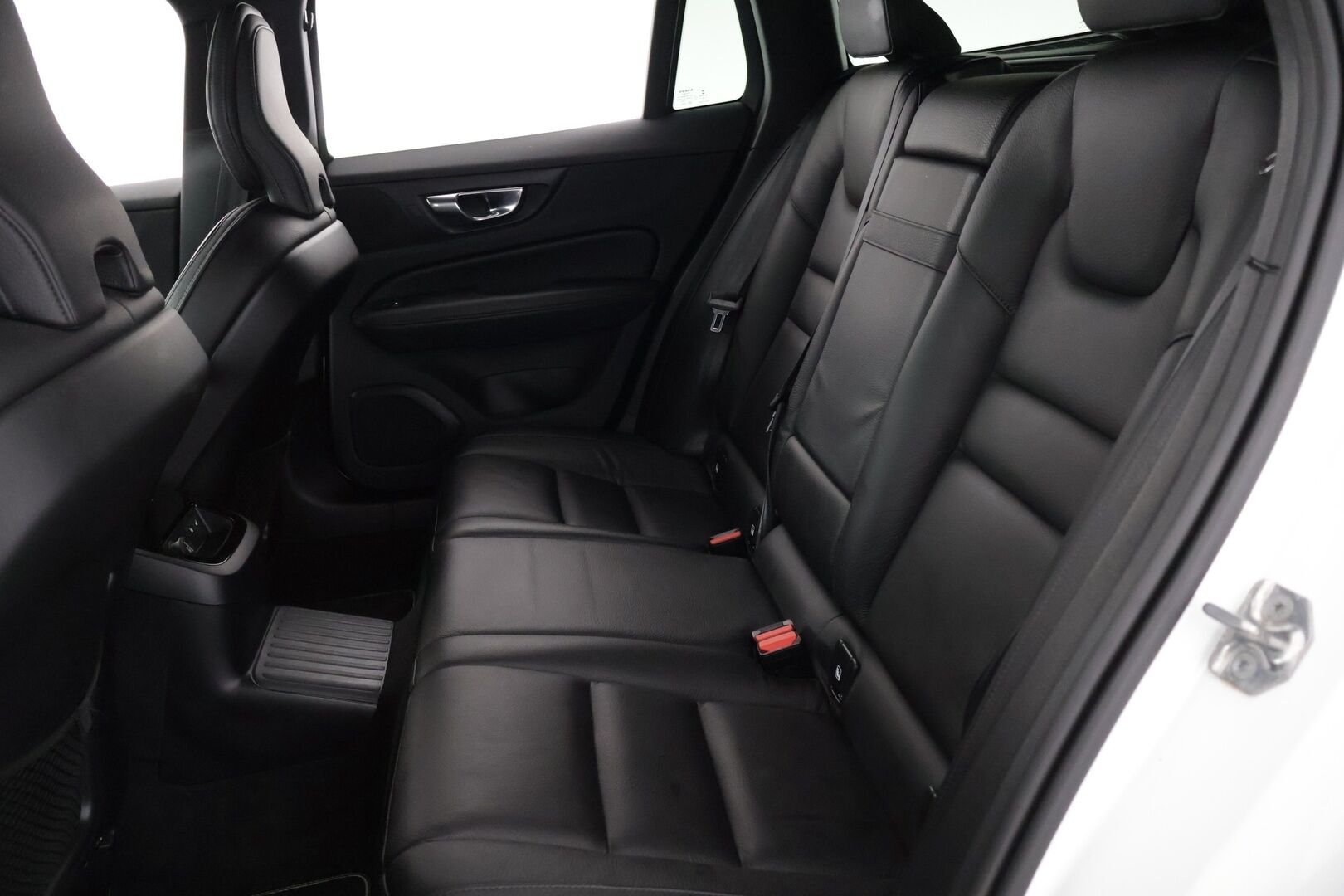 Volvo V60 2020 T6 Twin Engine AWD Geartronic, 341hp, 2020 - | R-Design | Webasto | Koukku | ACC | Nahat | Muistipenkki | Keyless | Digimittaristo | Lämmitettävä ratti | CarPlay | 19" |