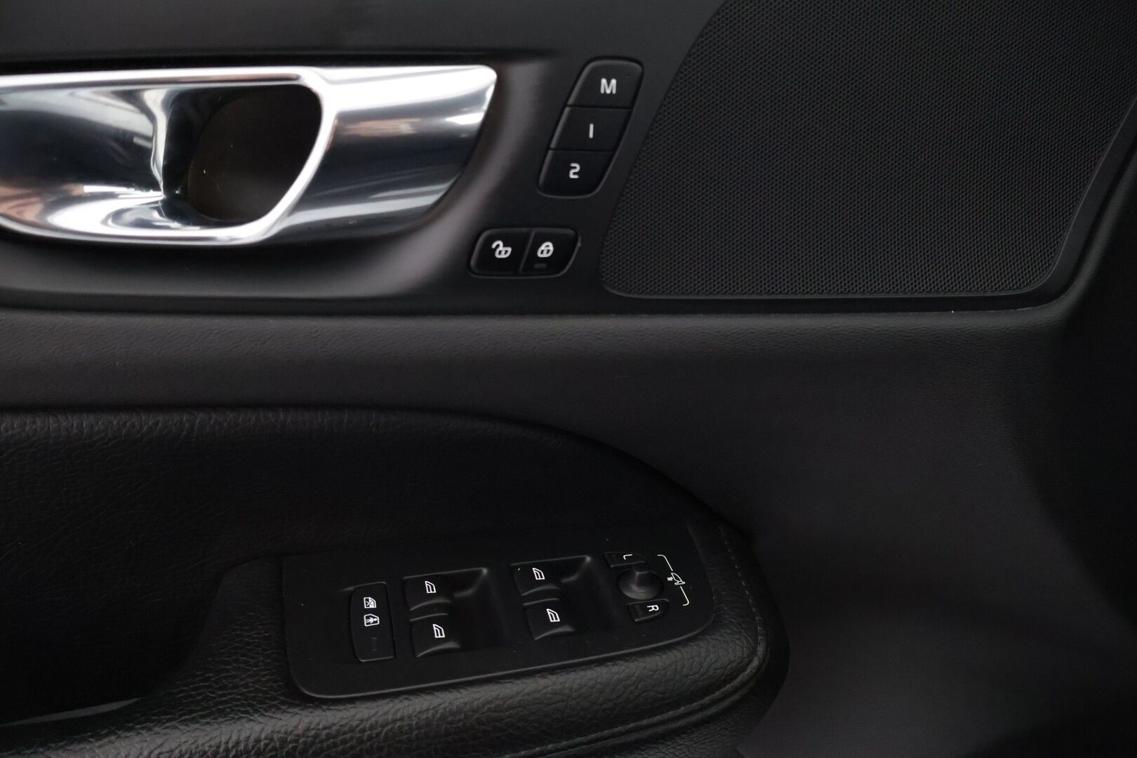 Volvo V60 2020 T6 Twin Engine AWD Geartronic, 341hp, 2020 - | R-Design | Webasto | Koukku | ACC | Nahat | Muistipenkki | Keyless | Digimittaristo | Lämmitettävä ratti | CarPlay | 19" |