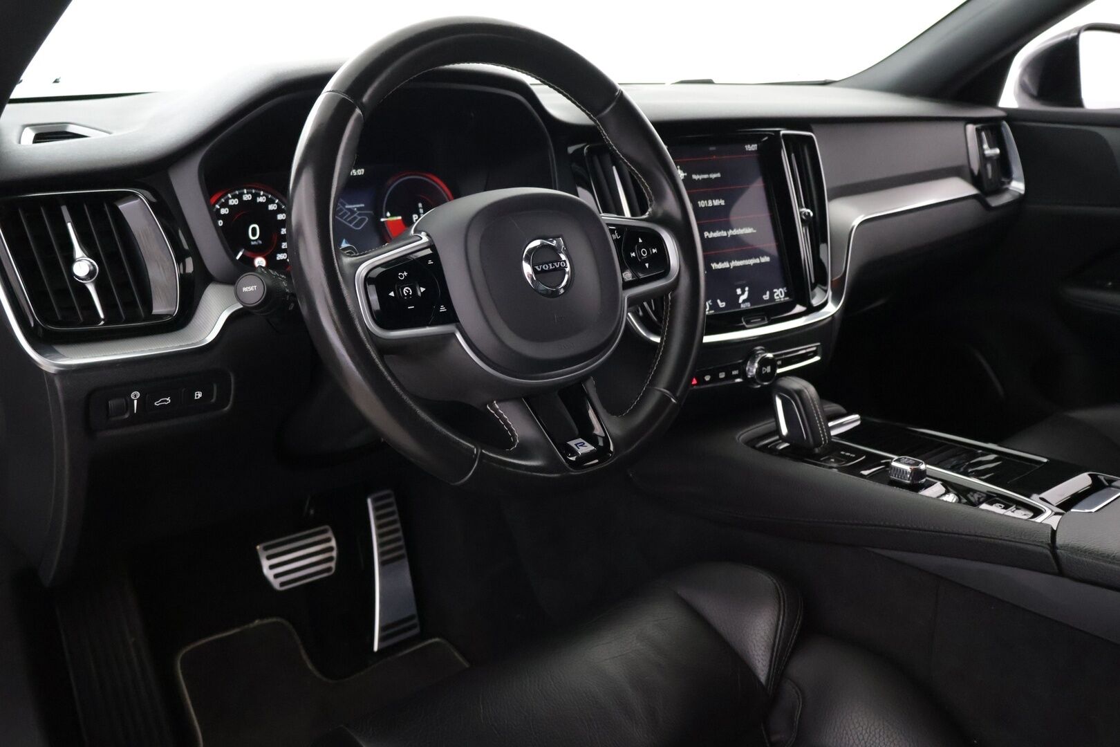 Volvo V60 2020 T6 Twin Engine AWD Geartronic, 341hp, 2020 - | R-Design | Webasto | Koukku | ACC | Nahat | Muistipenkki | Keyless | Digimittaristo | Lämmitettävä ratti | CarPlay | 19" |