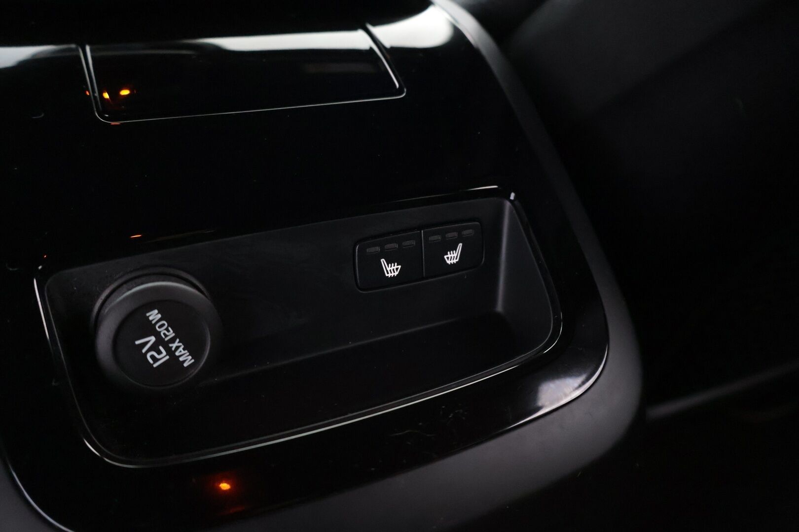 Volvo V60 2020 T6 Twin Engine AWD Geartronic, 341hp, 2020 - | R-Design | Webasto | Koukku | ACC | Nahat | Muistipenkki | Keyless | Digimittaristo | Lämmitettävä ratti | CarPlay | 19" |