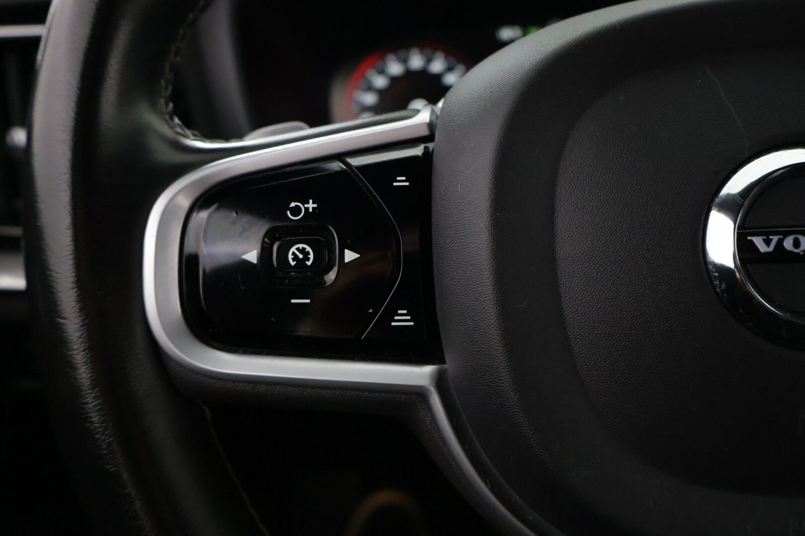 Volvo V60 2020 T6 Twin Engine AWD Geartronic, 341hp, 2020 - | R-Design | Webasto | Koukku | ACC | Nahat | Muistipenkki | Keyless | Digimittaristo | Lämmitettävä ratti | CarPlay | 19" |