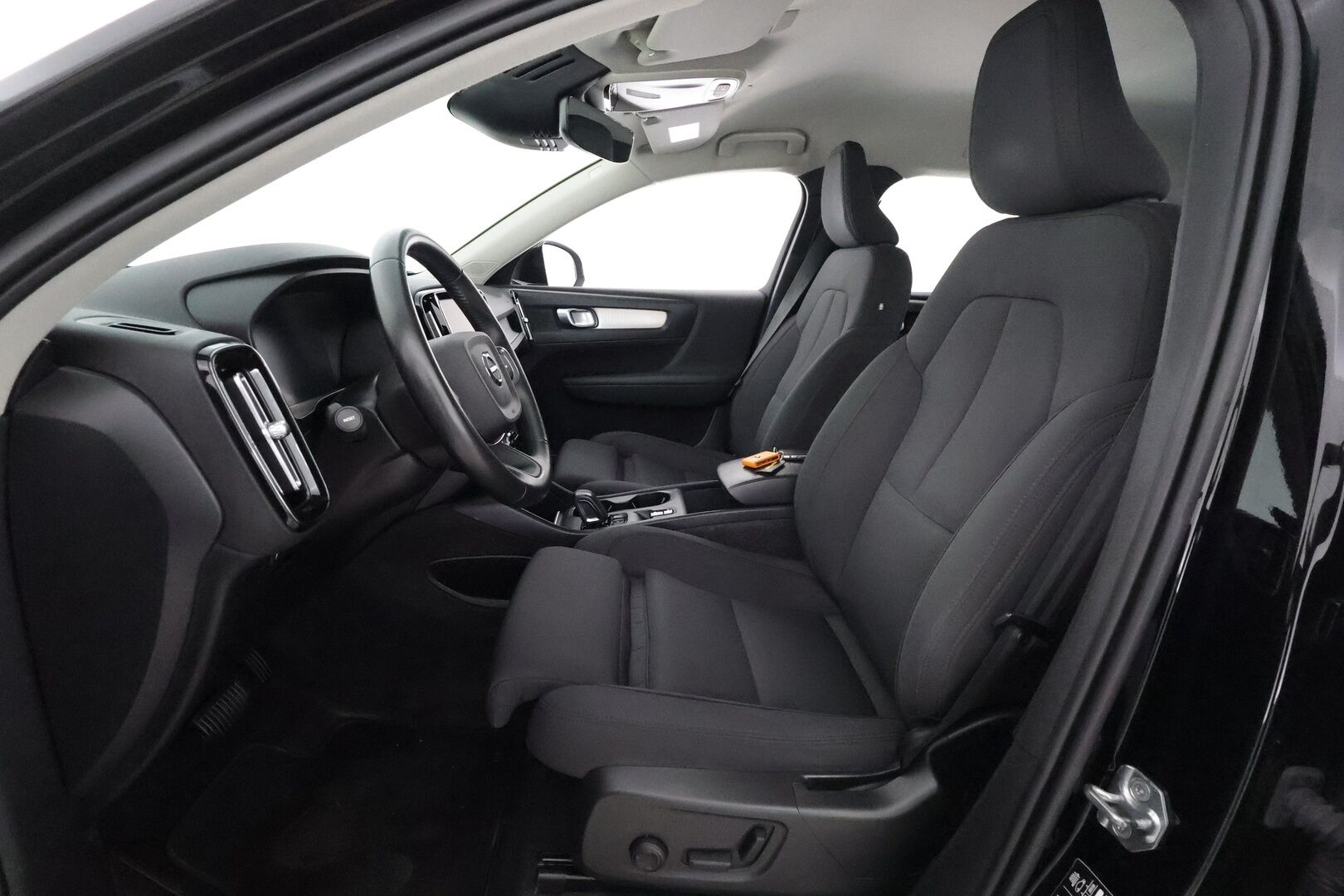 Volvo XC40 2021 T4 TwE Business Inscription Expression aut - 1OM Suomiauto / Adapt.Vakkari / Vetokoukku / Webasto / Peruutuskamera / Muistipenkki / Ratinlämmitys / Huippuvarusteet!