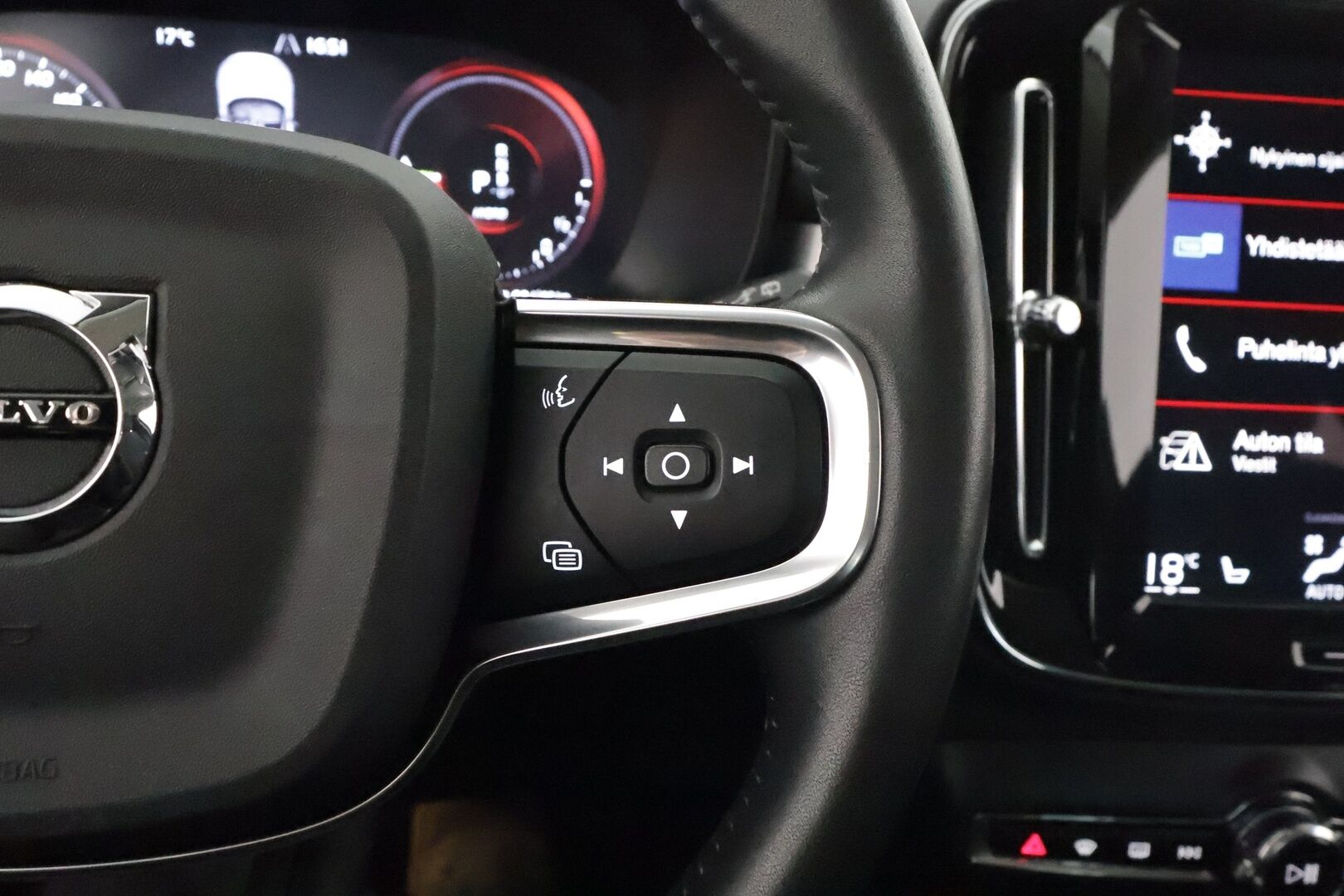 Volvo XC40 2021 T4 TwE Business Inscription Expression aut - 1OM Suomiauto / Adapt.Vakkari / Vetokoukku / Webasto / Peruutuskamera / Muistipenkki / Ratinlämmitys / Huippuvarusteet!